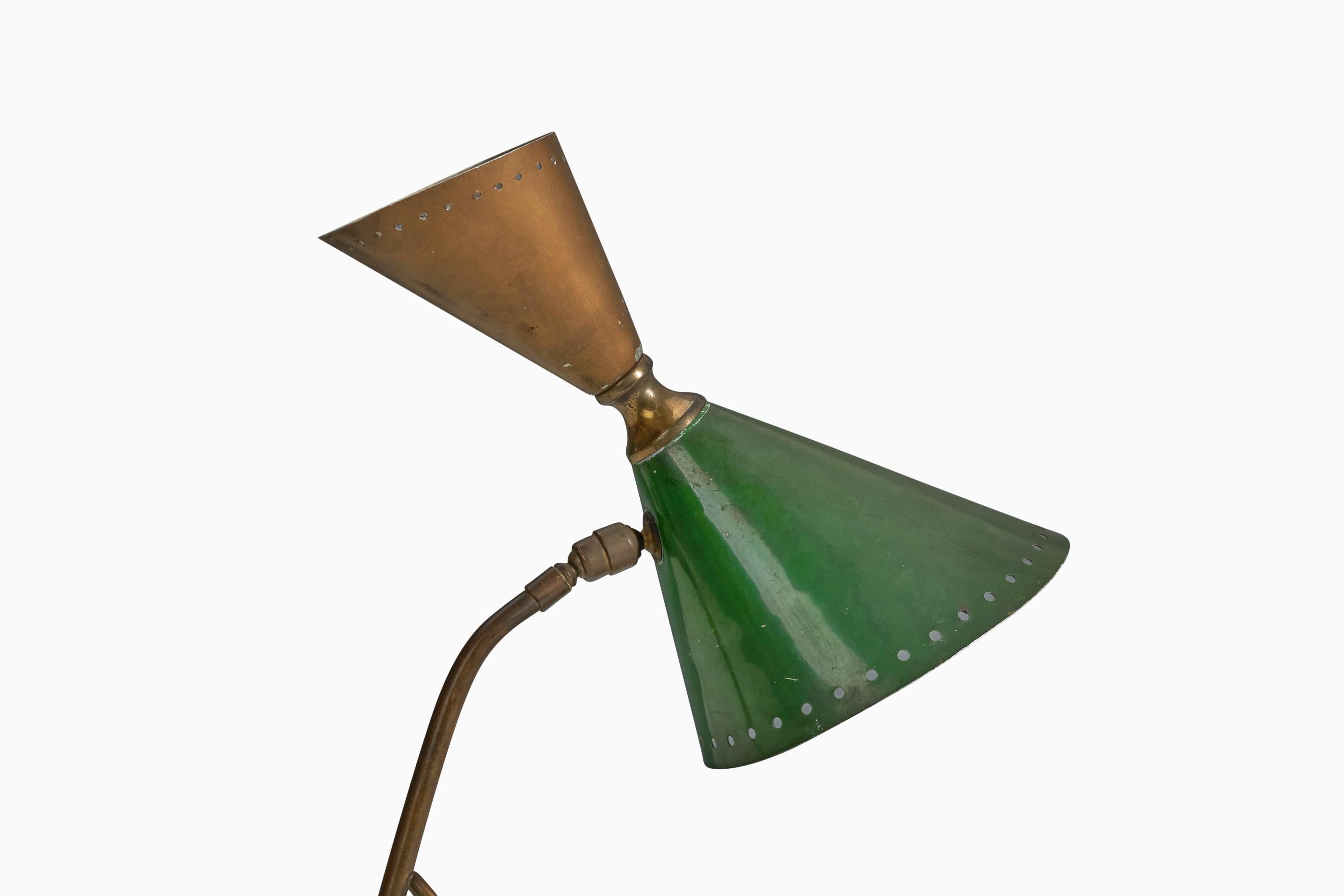 Mid-Century Modern Designer italien, lampe de bureau, laiton, métal laqué vert, Italie, années 1950 en vente
