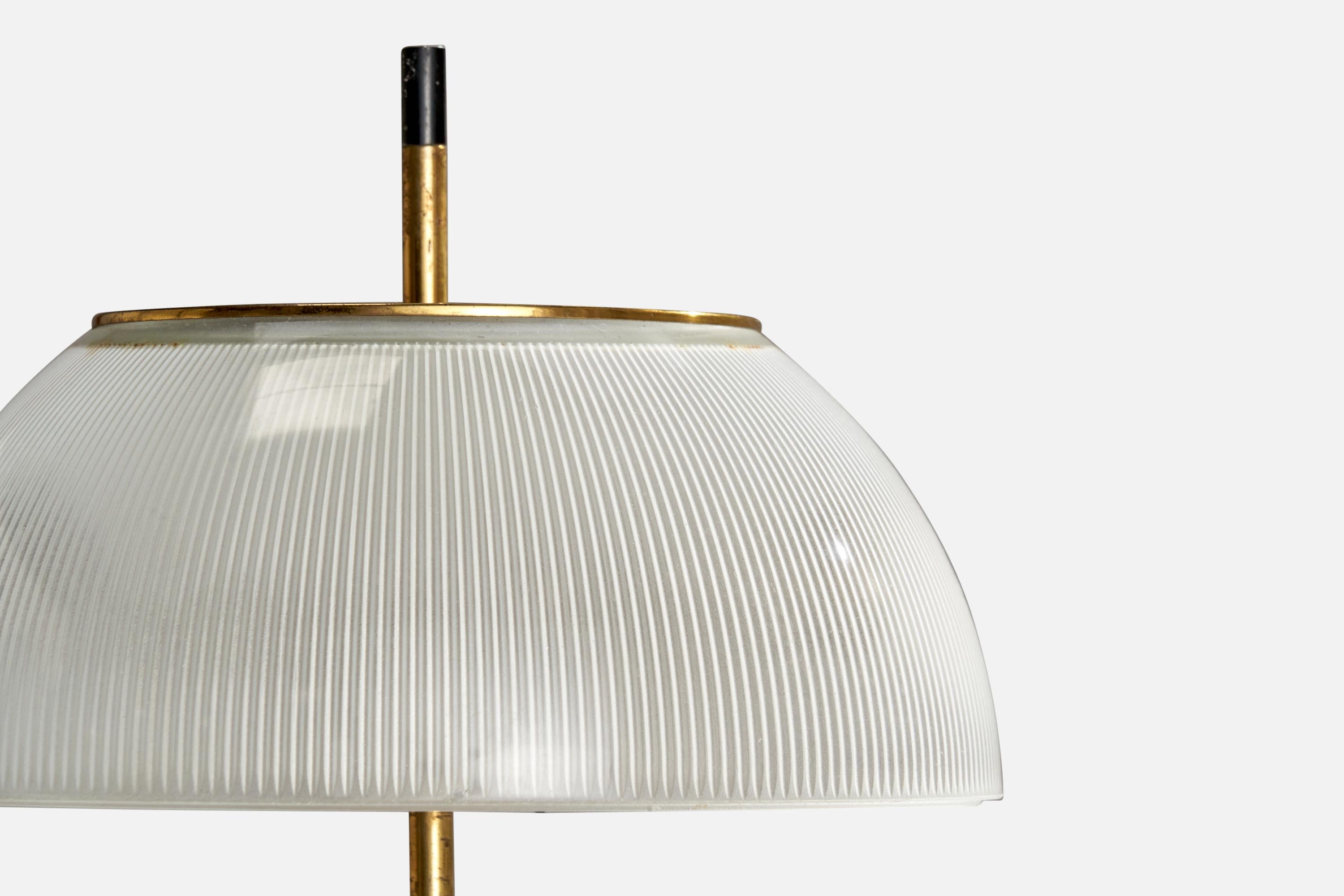 Lampada da tavolo di design italiano, ottone, ferro, vetro, Italia, anni '60 In condizioni buone in vendita a High Point, NC