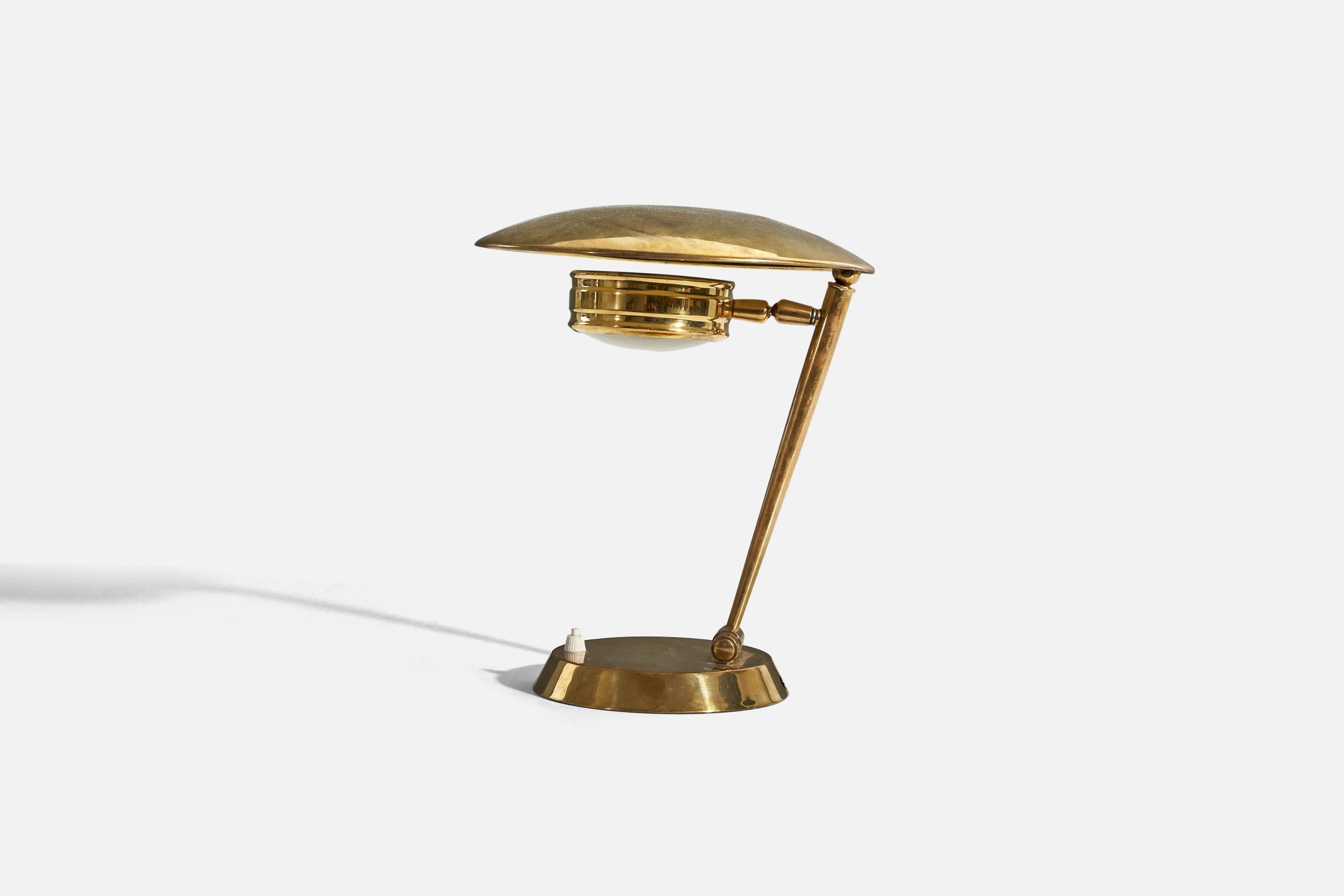 A brass table lamp designed and produced in Italy, 1940s. 

Variable dimensions, measured as illustrated in the first image.