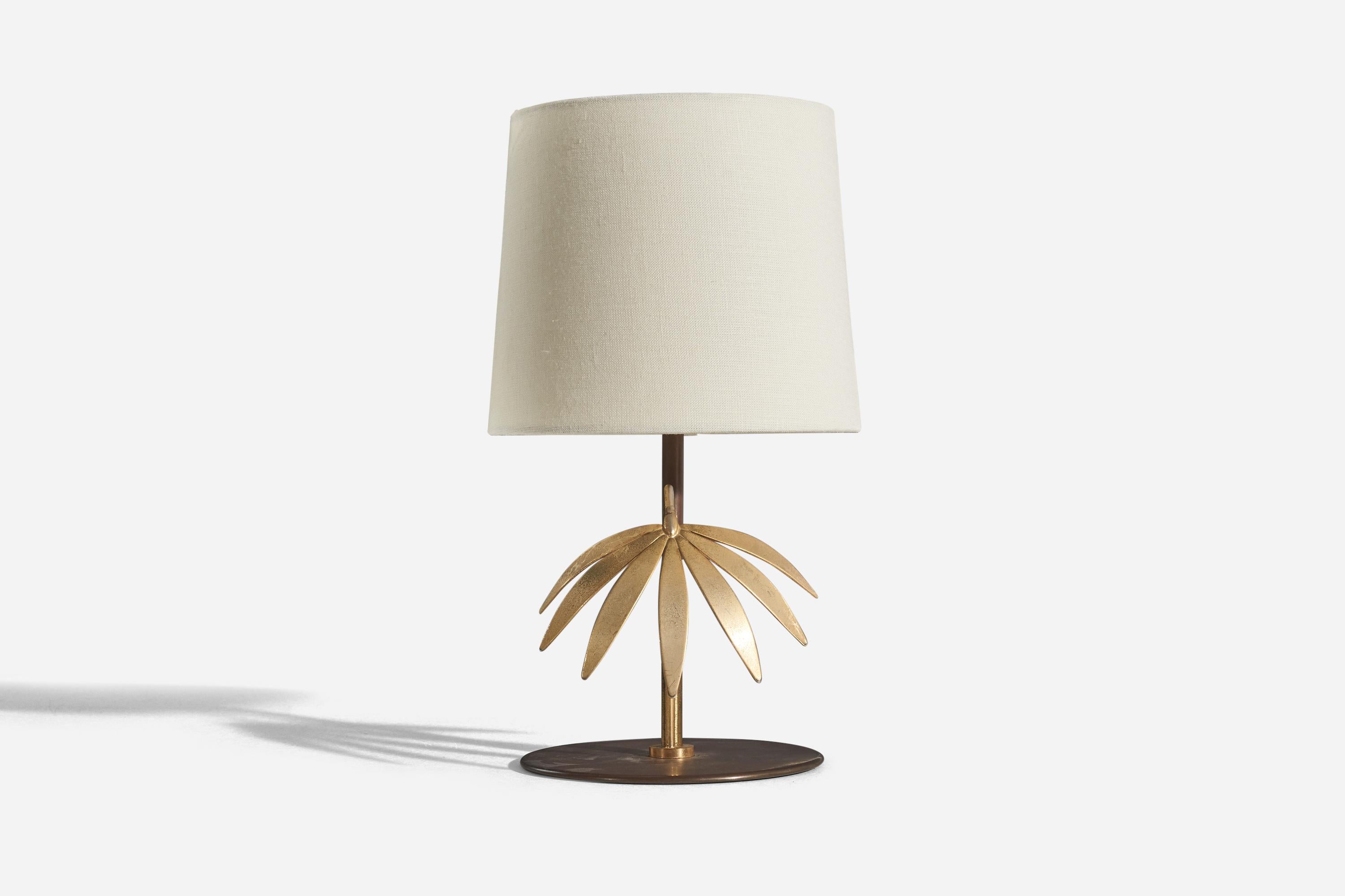 A brass table lamp designed and produced in Italy, 1970s. 

Sold without lampshade. 
Dimensions of Lamp (inches) : 10 x 6.75 x 6.62 (H x W x D)
Dimensions of Shade (inches) : 7 x 8 x 7 (T x B x S)
Dimension of Lamp with Shade (inches) : 14.25 x