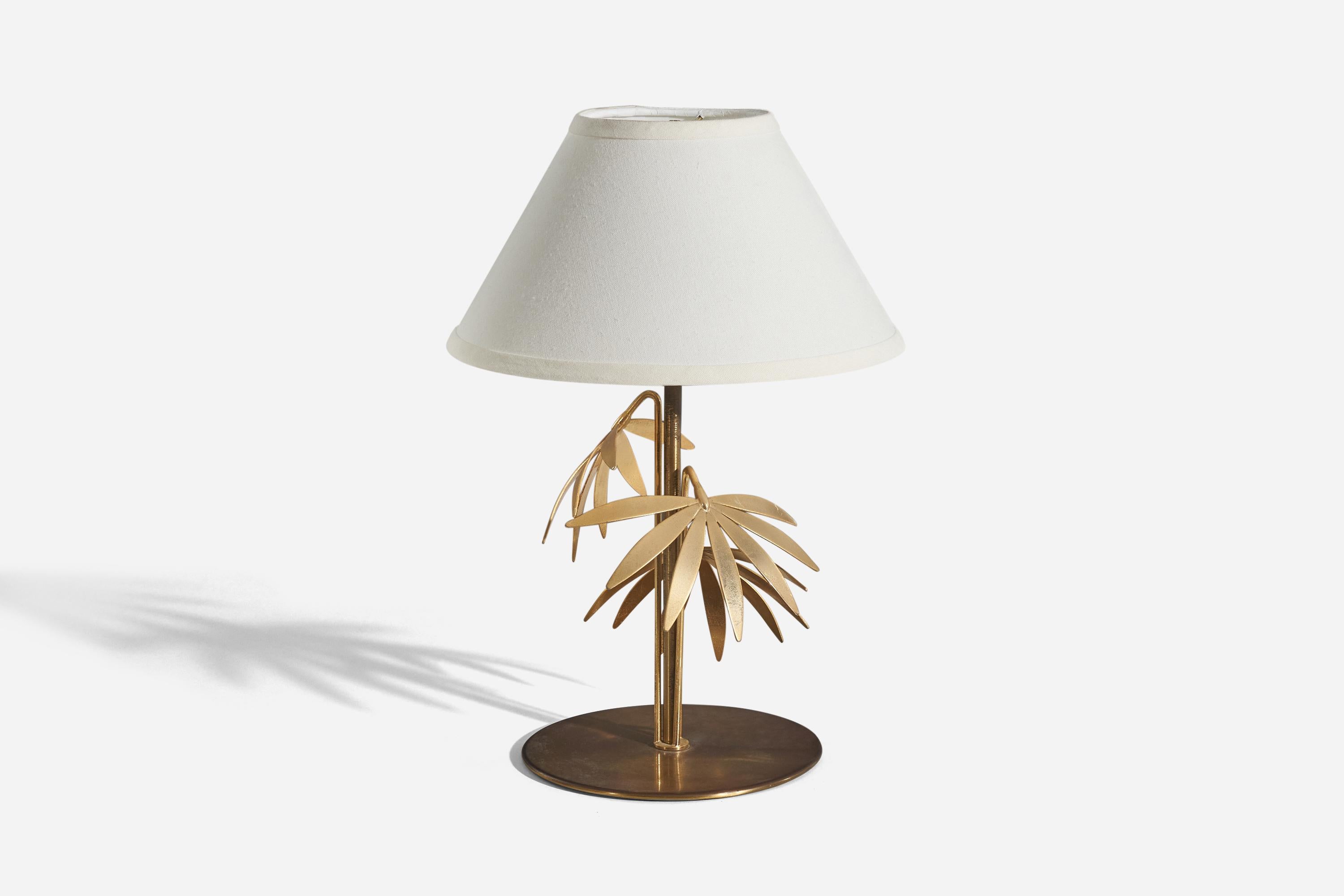 A brass table lamp designed and produced in Italy, 1970s. 

Sold without lampshade. 
Dimensions of lamp (inches) : 14.81 x 8.37 x 8.37 (H x W x D)
Dimensions of shade (inches) : 5.18 x 12 x 7.25 (T x B x S)
Dimension of lamp with shade (inches)