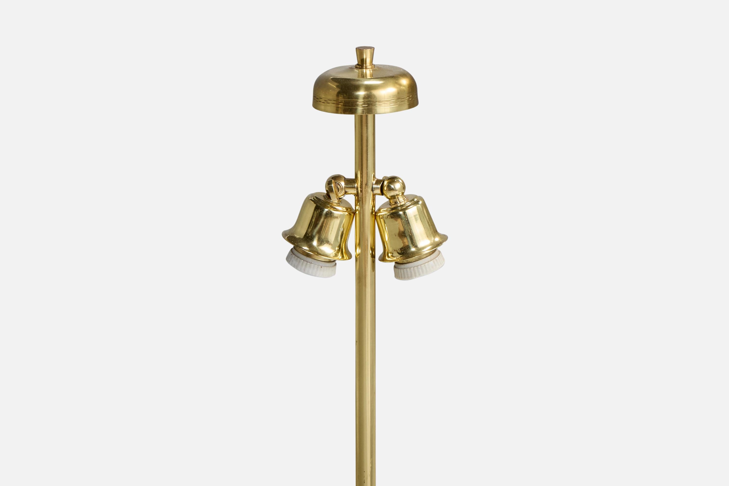 Italian Designer, Table Lamp, Brass, Italy, 1970s In Good Condition For Sale In High Point, NC