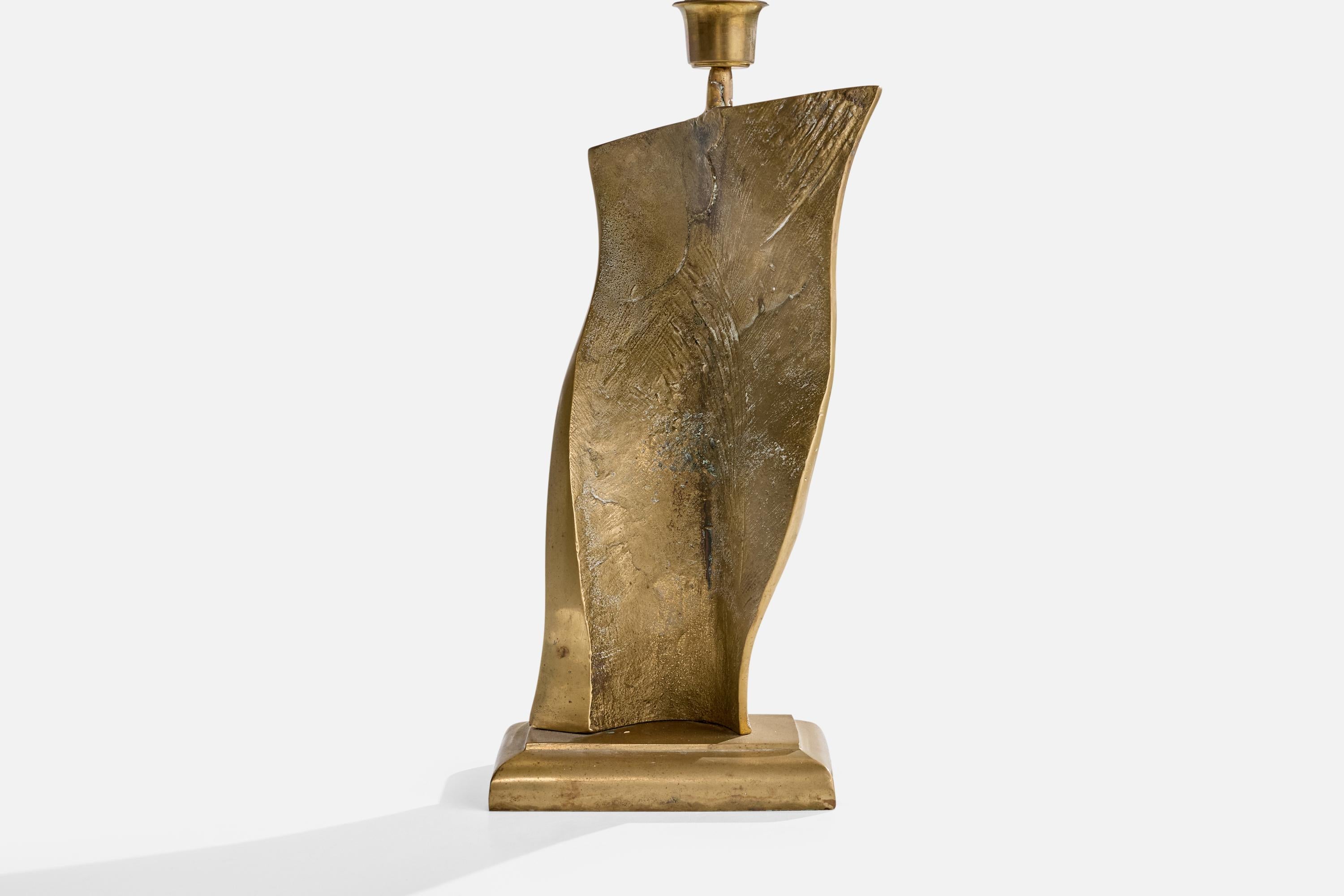 Diseñador italiano, Lámpara de mesa, Latón. Italia, años 70 en Bueno estado para la venta en High Point, NC