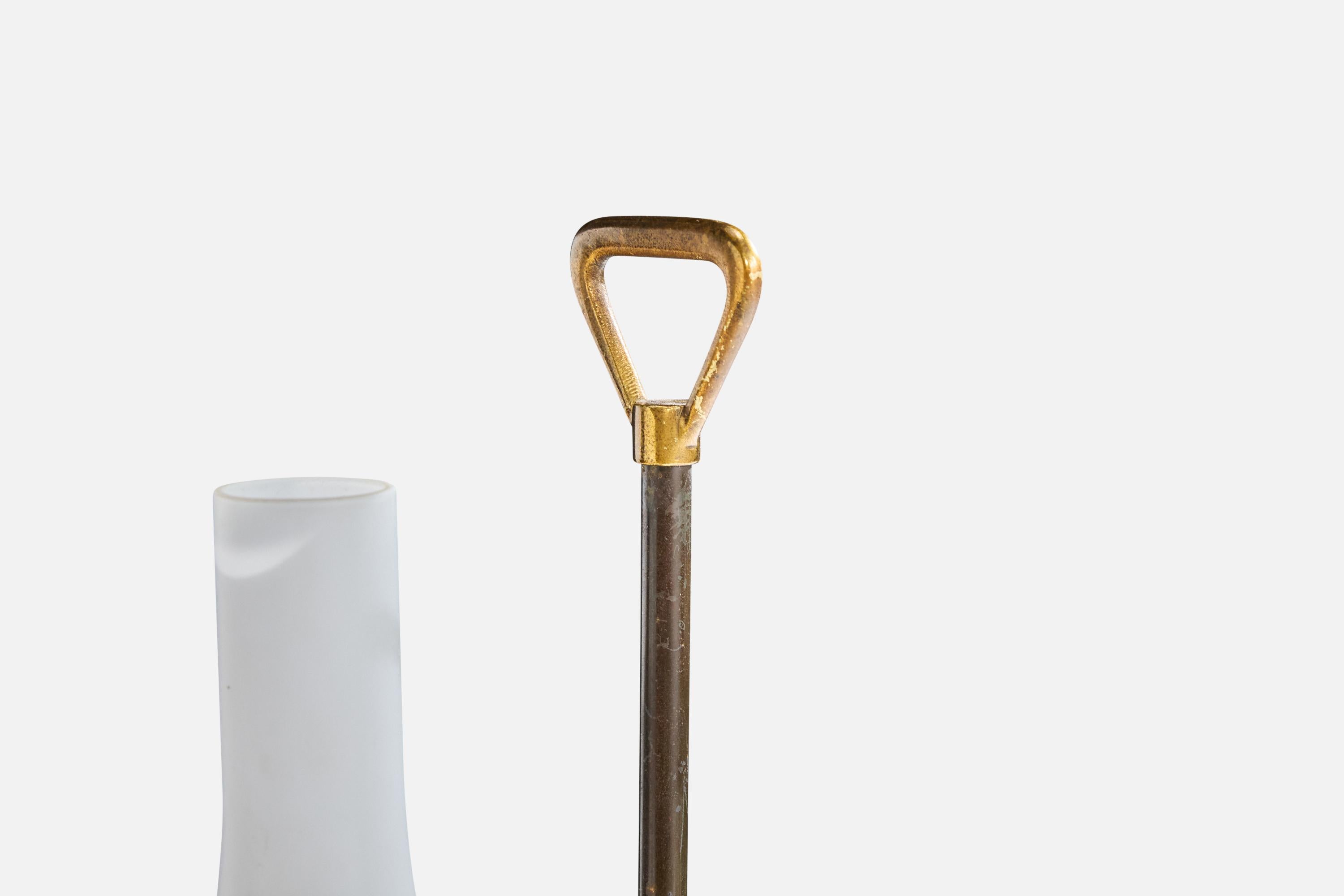 Diseñador italiano, Lámpara de mesa, Latón, Mármol, Cristal, Italia, Años 1950 en Bueno estado para la venta en High Point, NC