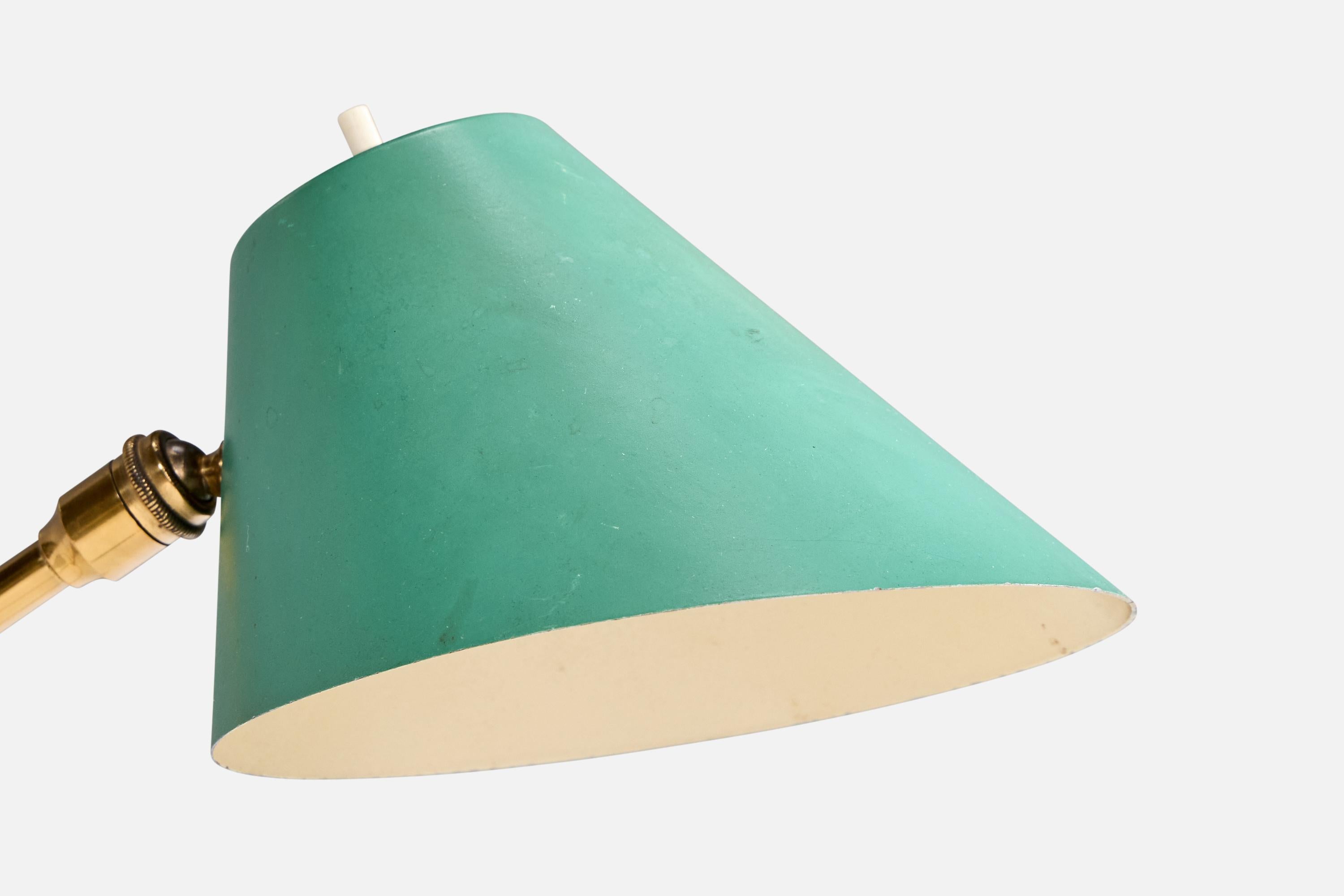 Milieu du XXe siècle Designer italien, lampe de table, laiton, métal, années 1950 en vente