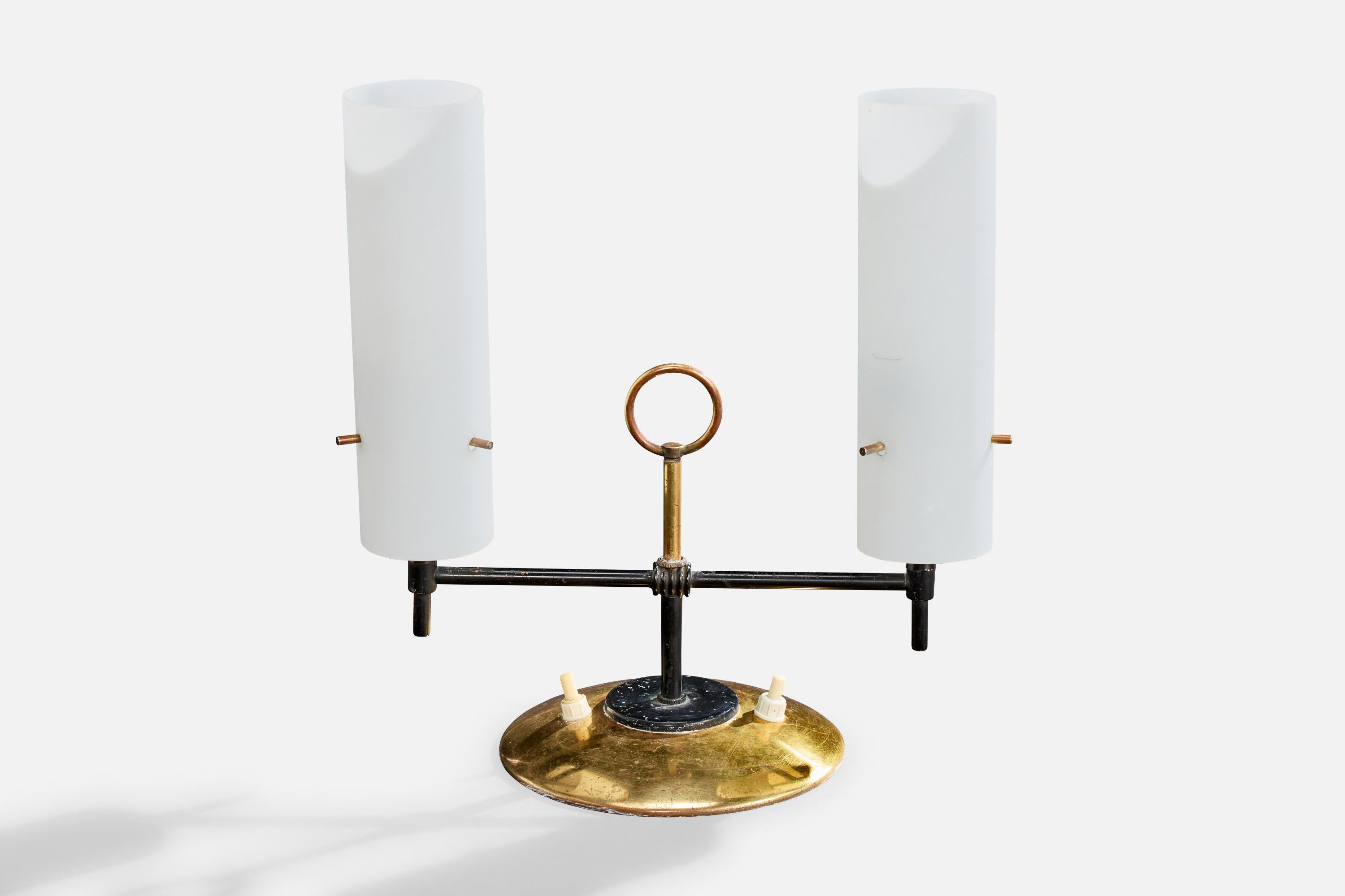 Lampe de table de designer italien, laiton, métal, verre, Italie, années 1950 Bon état - En vente à High Point, NC