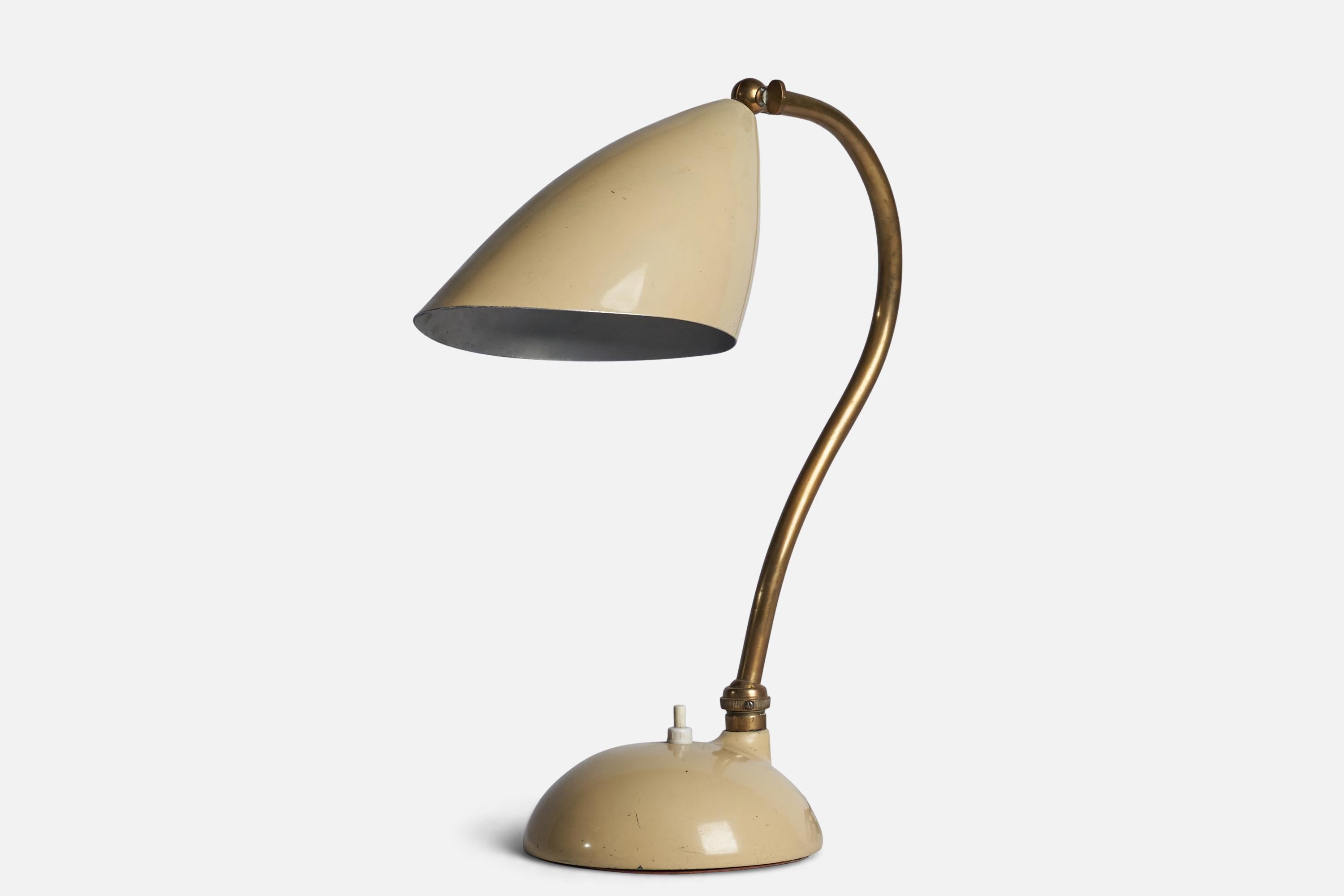 An adjustable brass and beige-lacquered metal table lamp designed and produced in Italy, 1950s.

Overall Dimensions (inches): 15.15” H x 5.95” W x 12” D
Dimensions variable based on position of light.
Bulb Specifications: E-26 Bulb
Number of