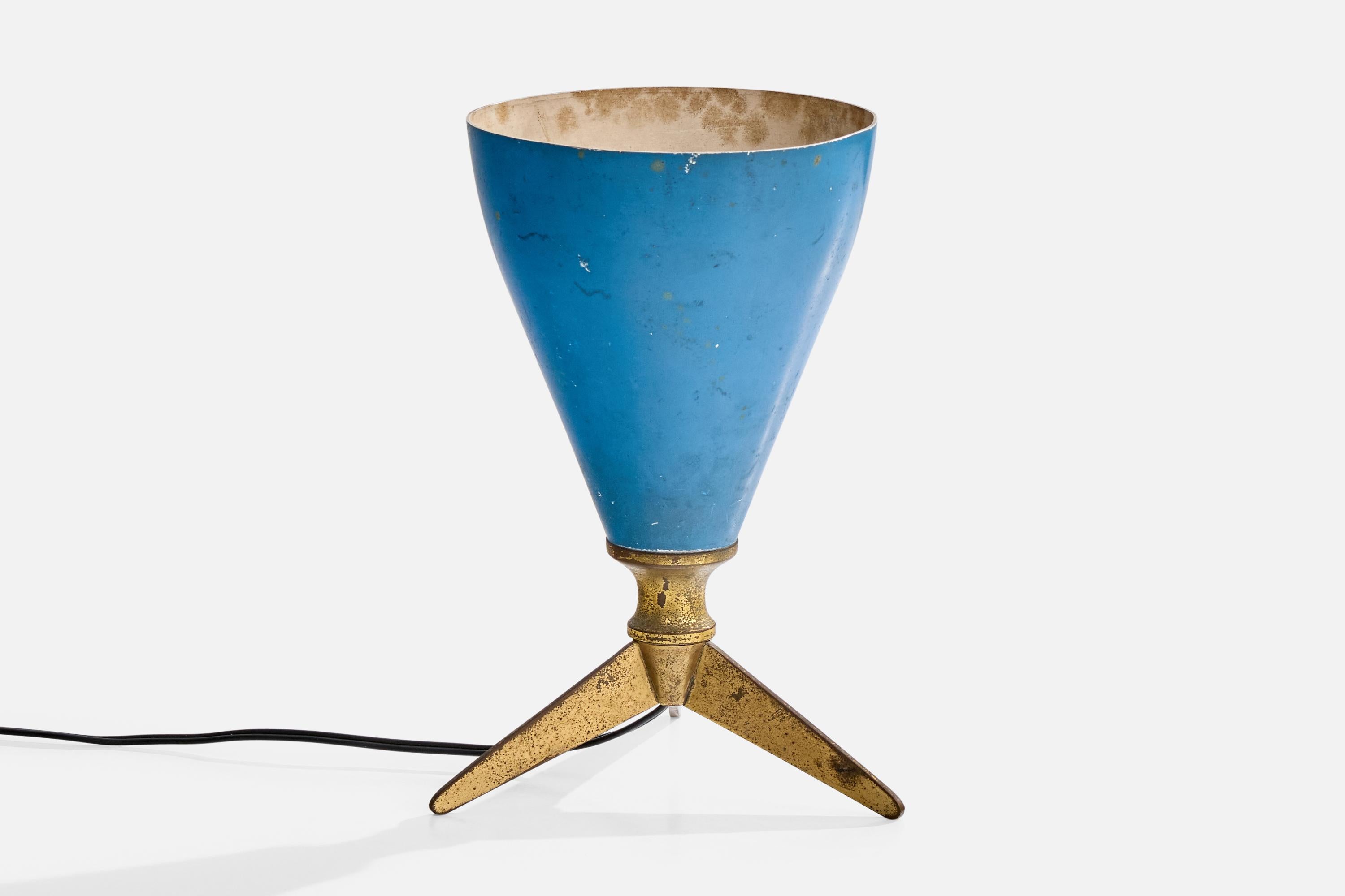 A brass and blue-lacquered metal table lamp designed and produced in Italy, c. 1950s.

Dimensions of Lamp (inches): 7.5