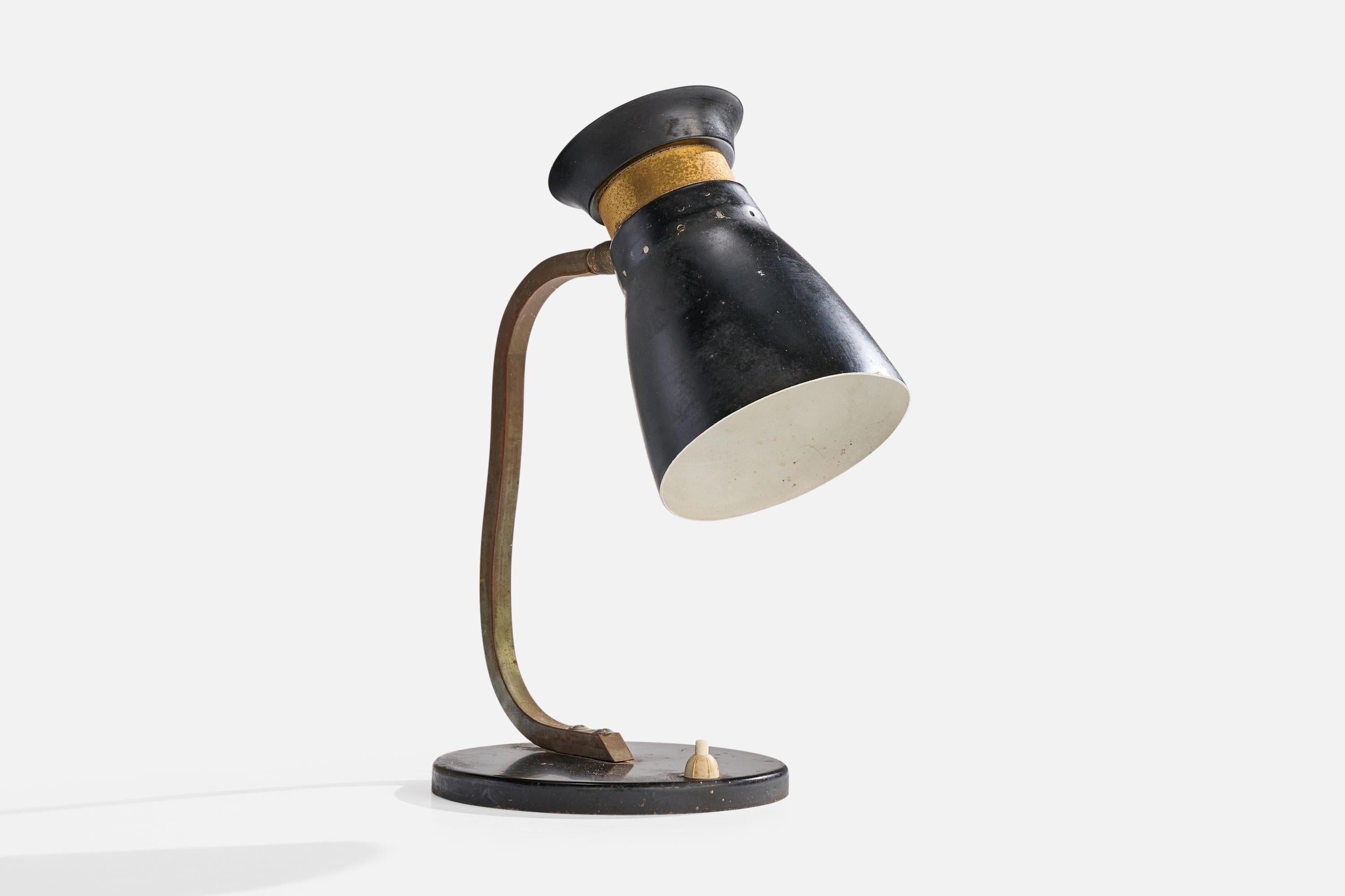 Lámpara de sobremesa regulable de latón y metal lacado en negro, diseñada y fabricada en Italia, c. 1950.

Dimensiones de la lámpara (pulgadas): 12,5 