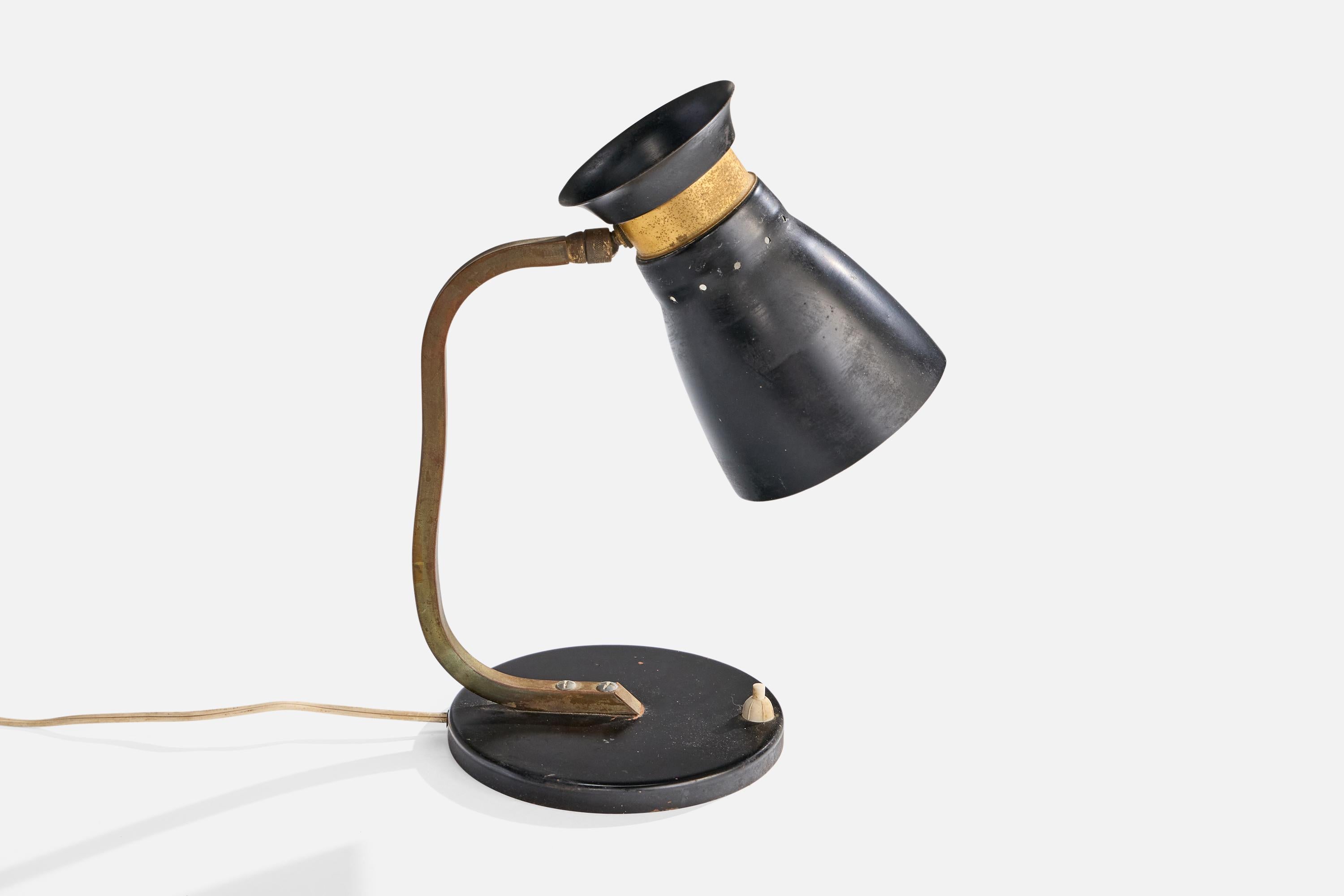 Diseñador italiano, Lámpara de mesa, Latón, Metal, Italia, Años 50 en Bueno estado para la venta en High Point, NC