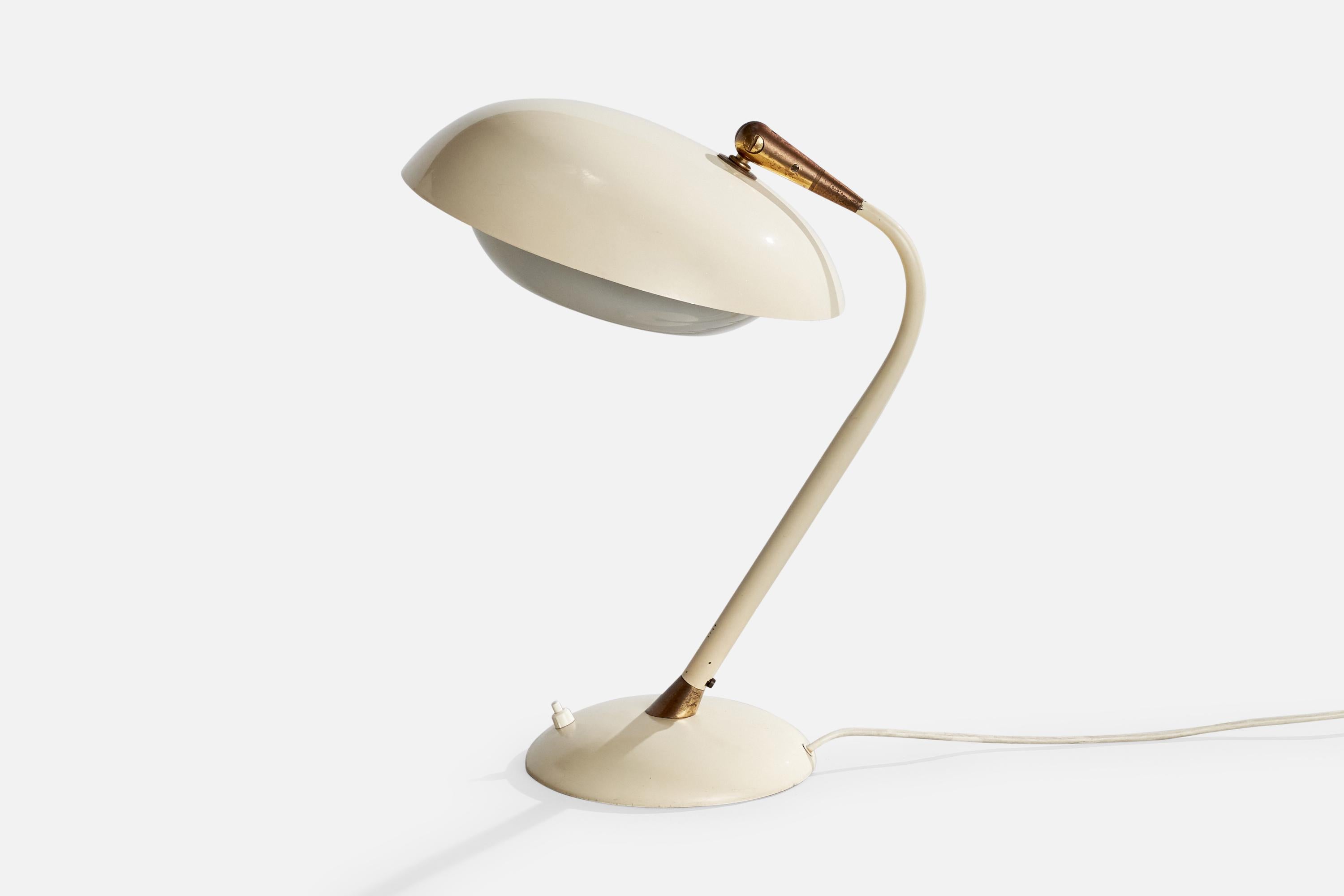 Lampada da tavolo di design italiano, Ottone, Metallo, Italia, anni '1960 In condizioni buone in vendita a High Point, NC