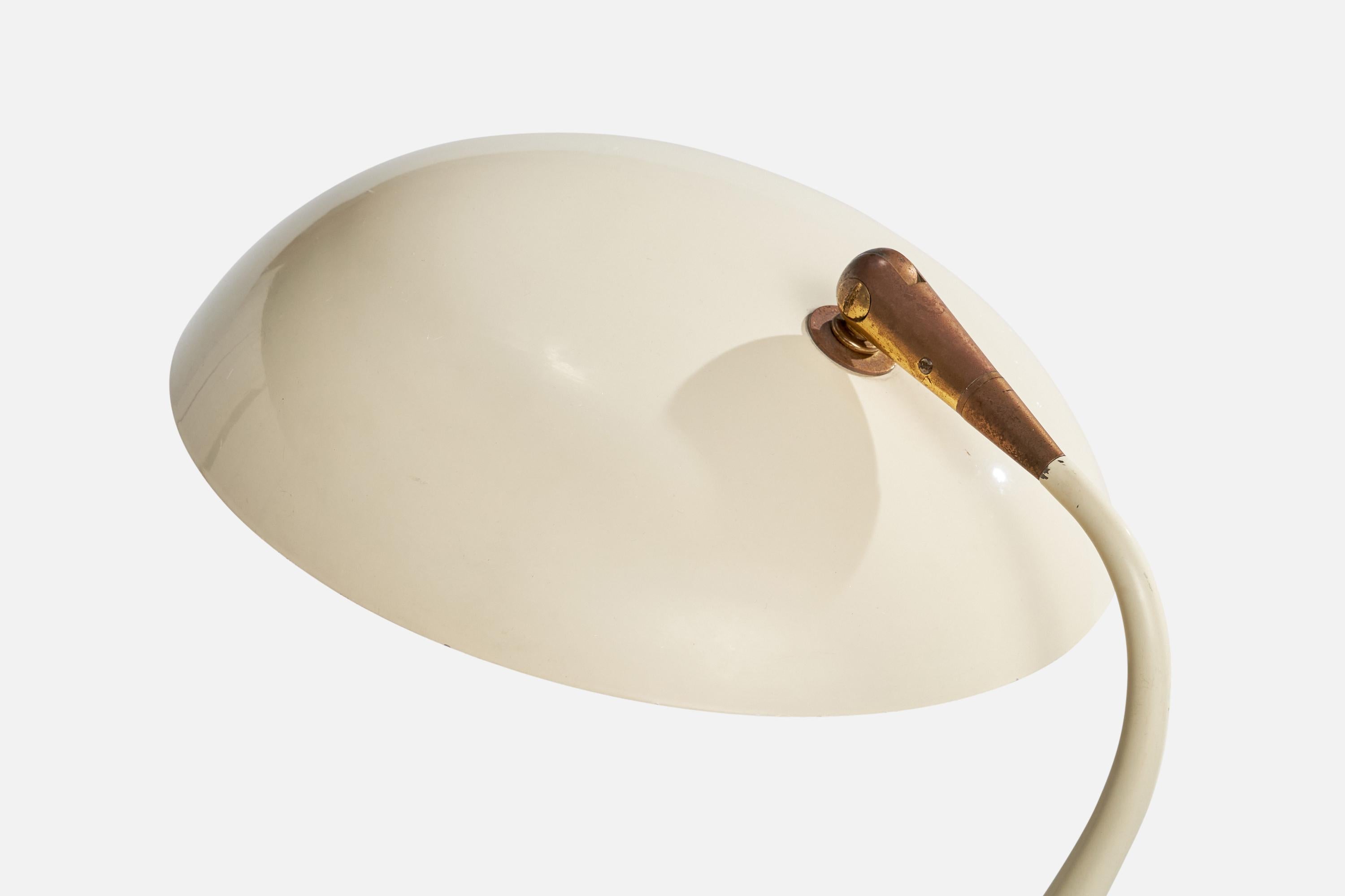 Lampada da tavolo di design italiano, Ottone, Metallo, Italia, anni '1960 in vendita 1