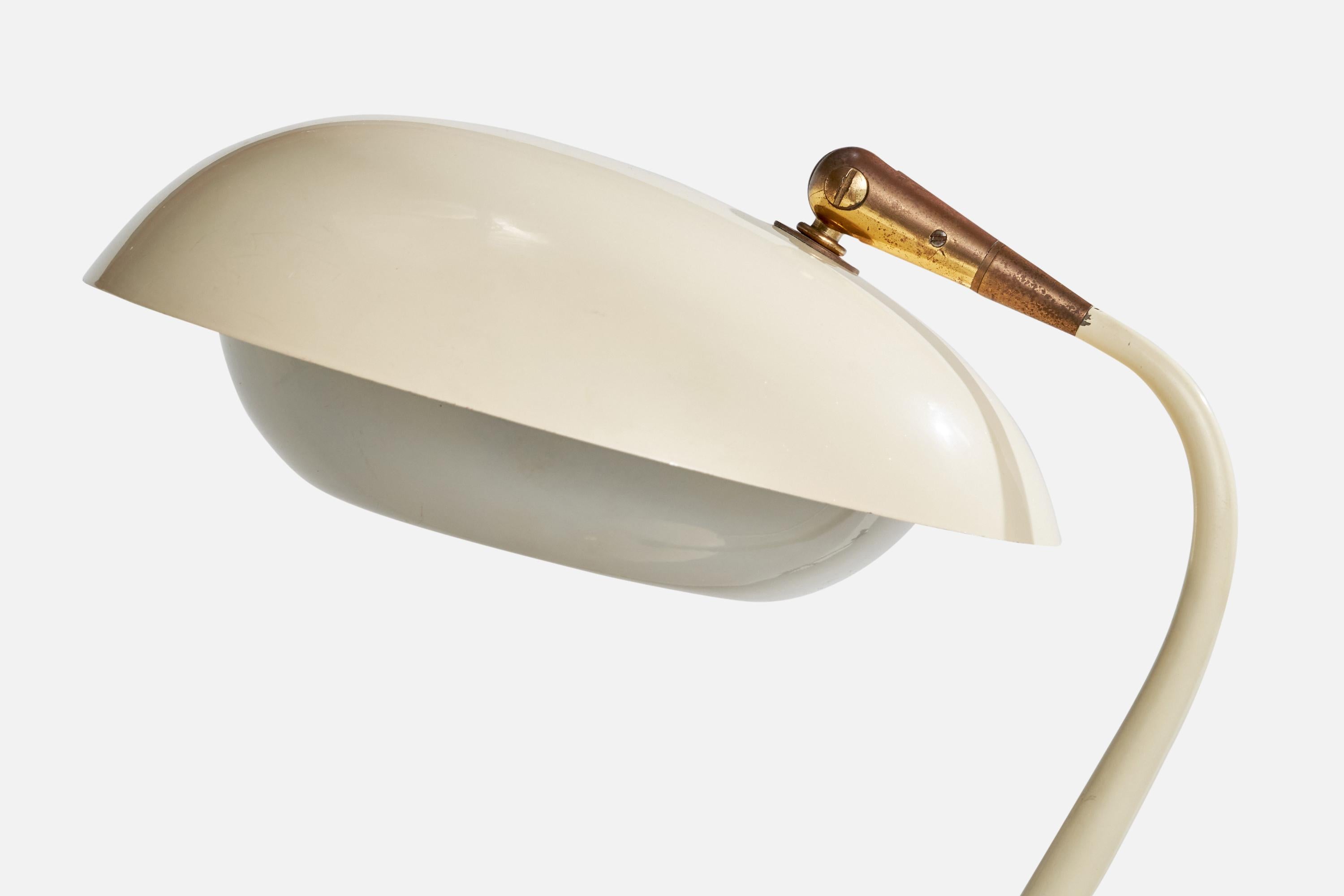 Lampada da tavolo di design italiano, Ottone, Metallo, Italia, anni '1960 in vendita 2