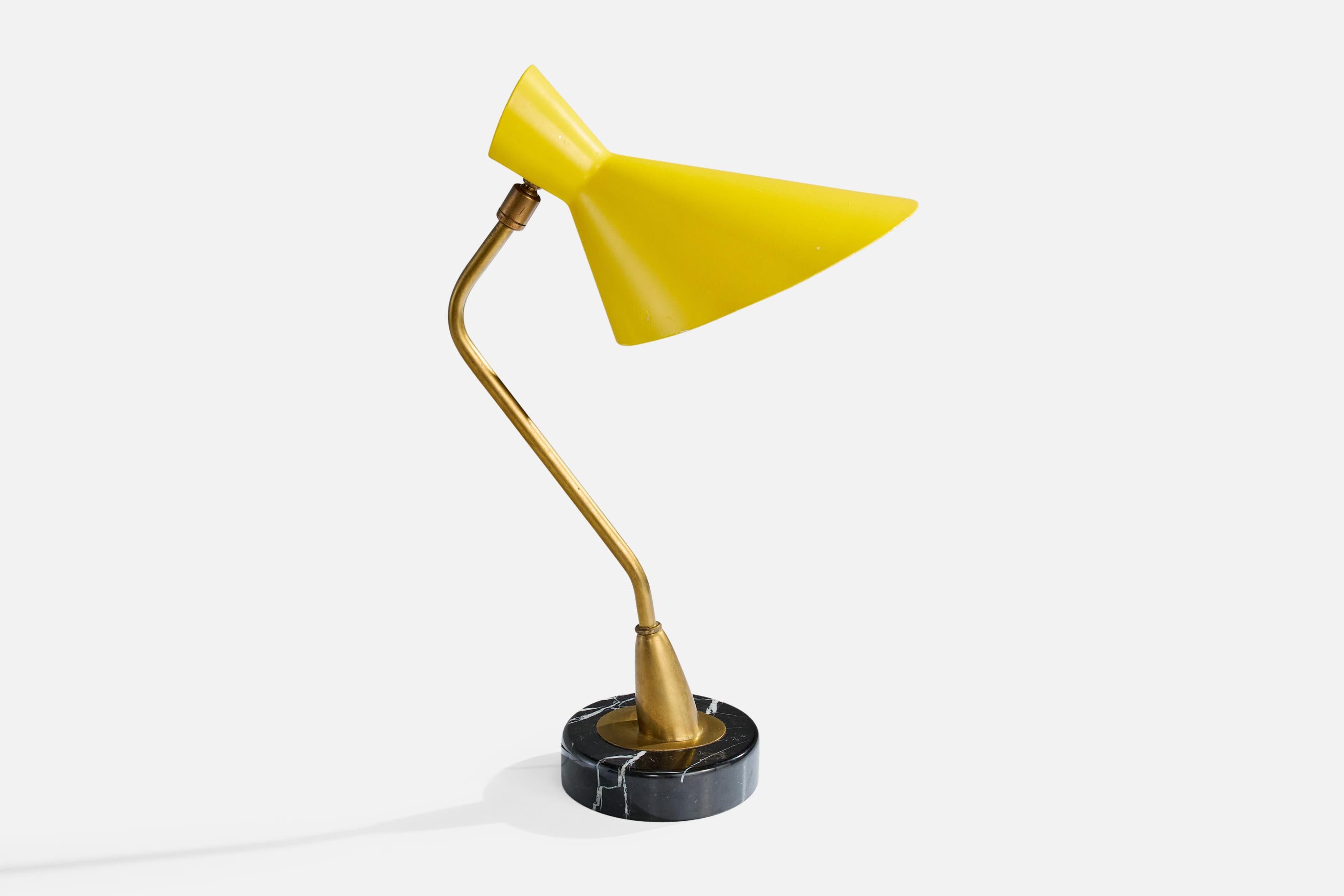 Italiano Lampada da tavolo di design italiano, ottone, metallo, marmo, Italia, anni '50 in vendita