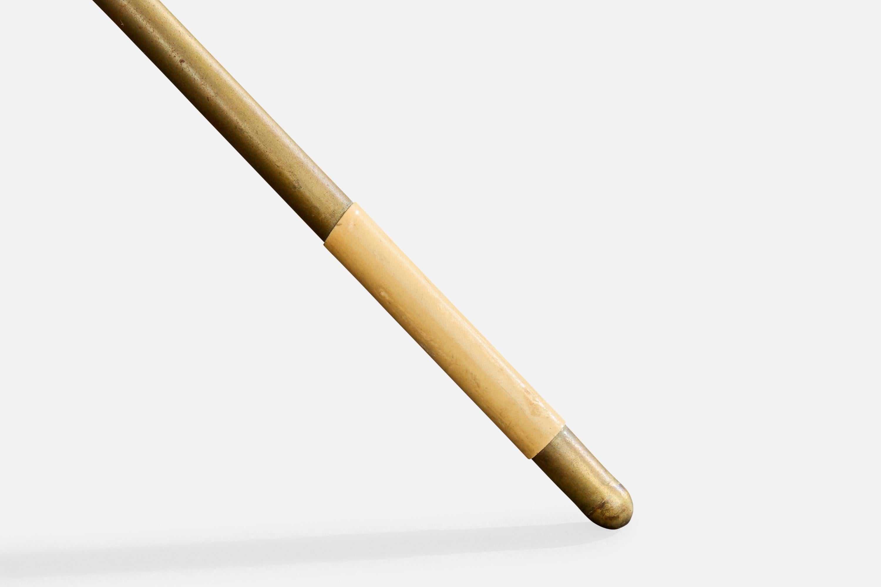 Designer italien, lampe de table, laiton, métal, caoutchouc, Italie, années 1950 Bon �état - En vente à High Point, NC