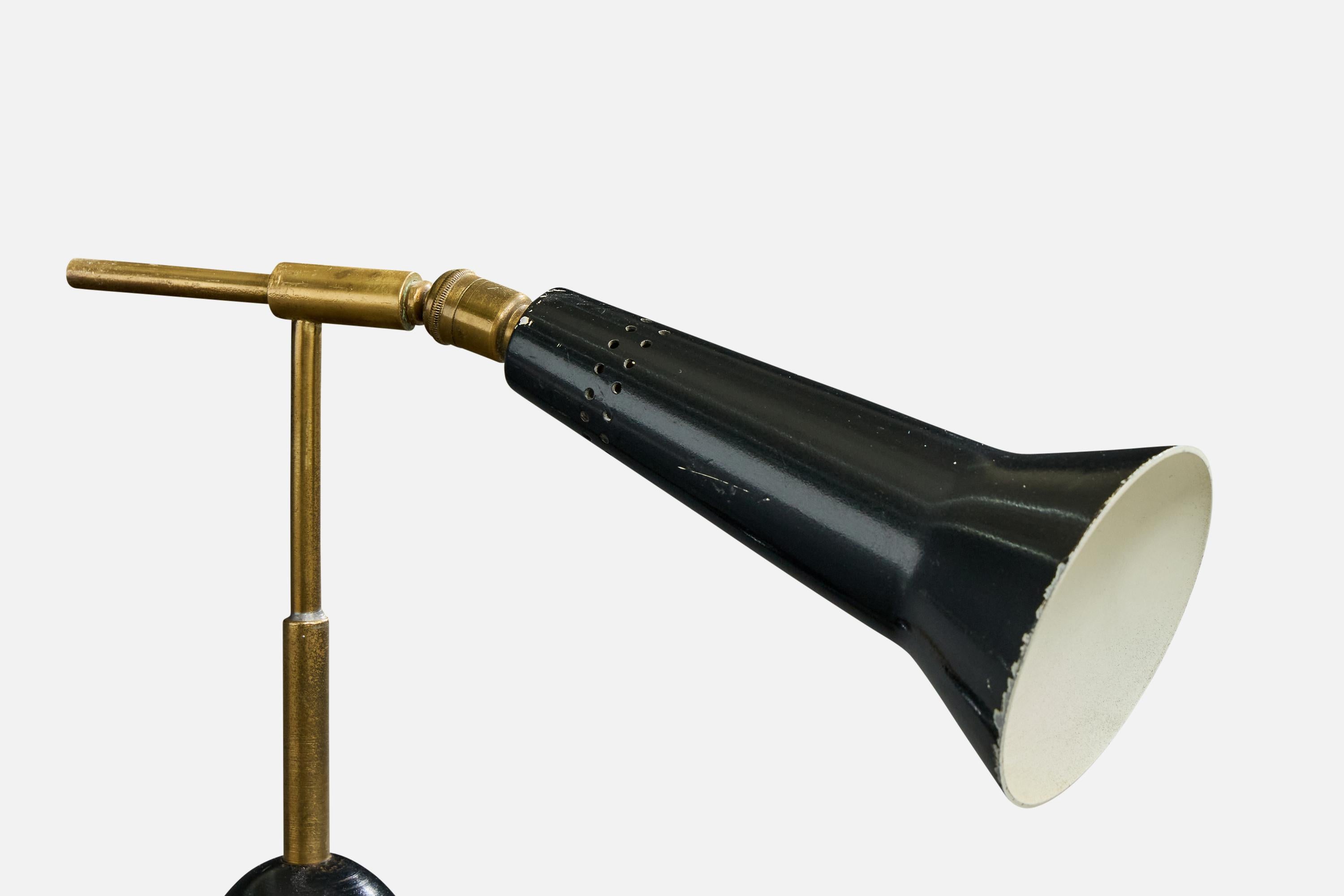 Designer italien, lampe de table, laiton, métal, Wood, Italie, années 1960 État moyen - En vente à High Point, NC