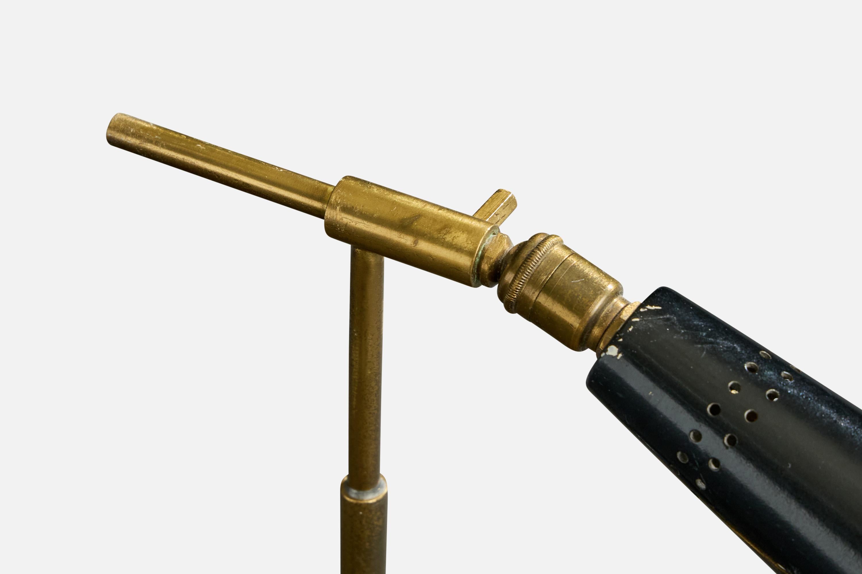 Métal Designer italien, lampe de table, laiton, métal, Wood, Italie, années 1960 en vente