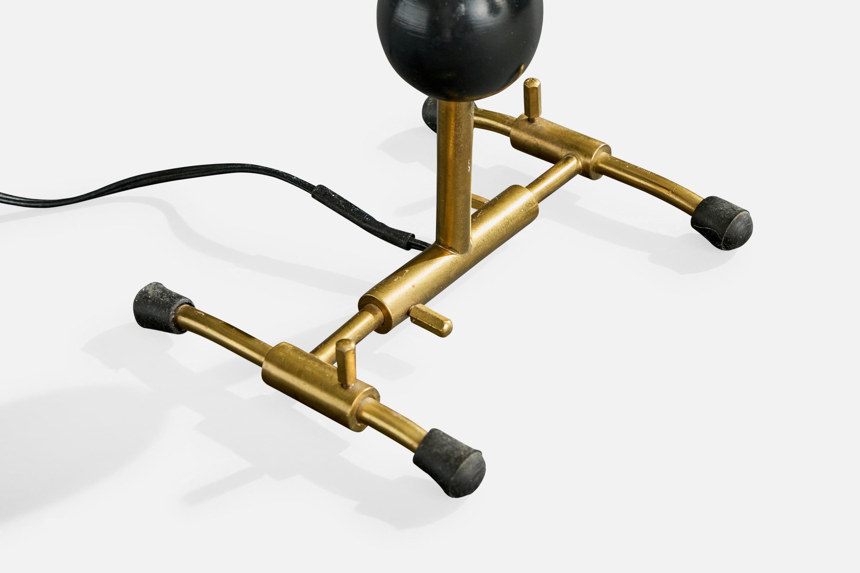 Designer italien, lampe de table, laiton, métal, Wood, Italie, années 1960 en vente 2