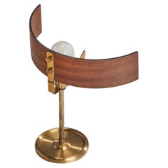 Designer italien, lampe de table, laiton, teck, Italie, années 1950