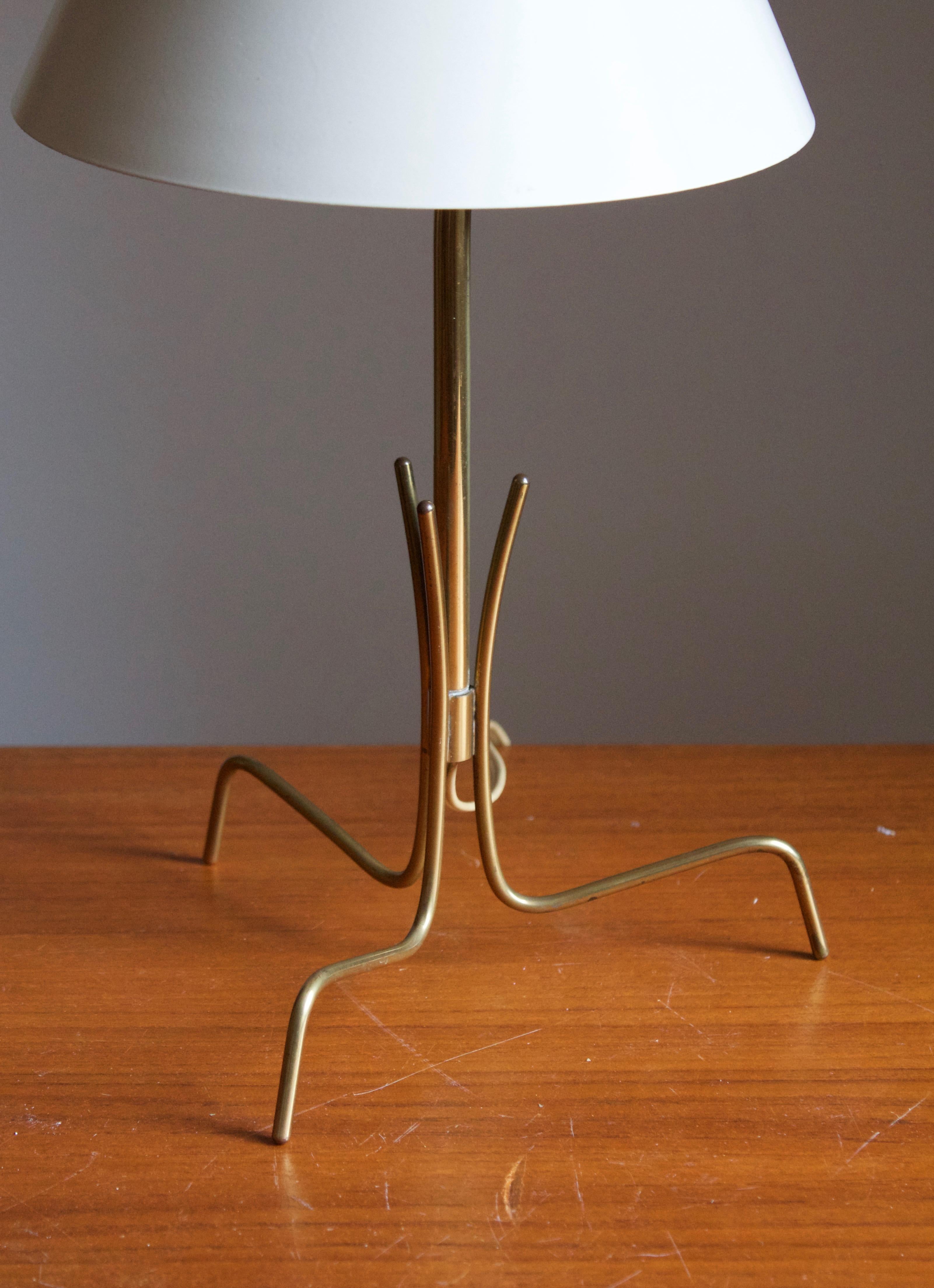 Italian Designer, Table Lamp, Brass, White Lacquered Metal, Italy, 1950s In Good Condition In High Point, NC