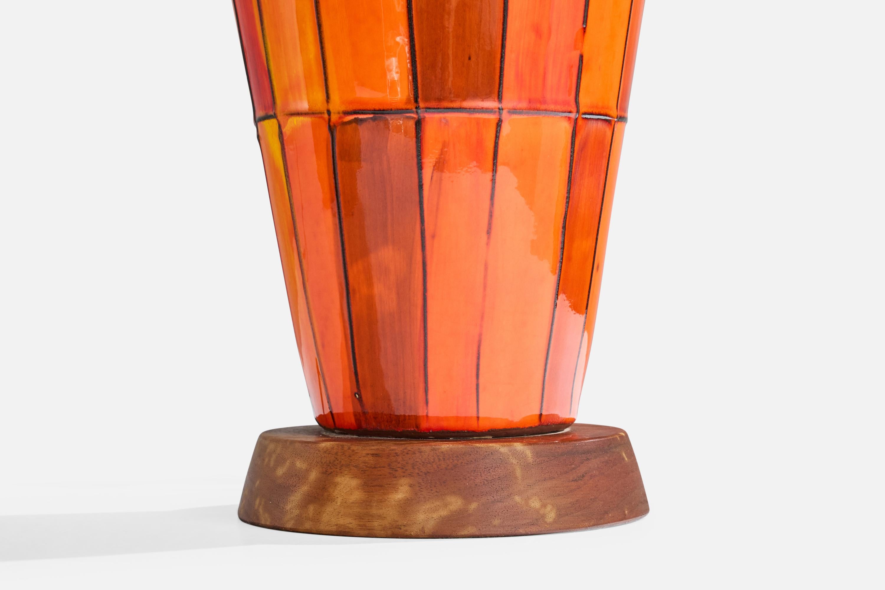 Lampada da tavolo di design italiano, ceramica, noce, rattan, Italia, anni '60 in vendita 2