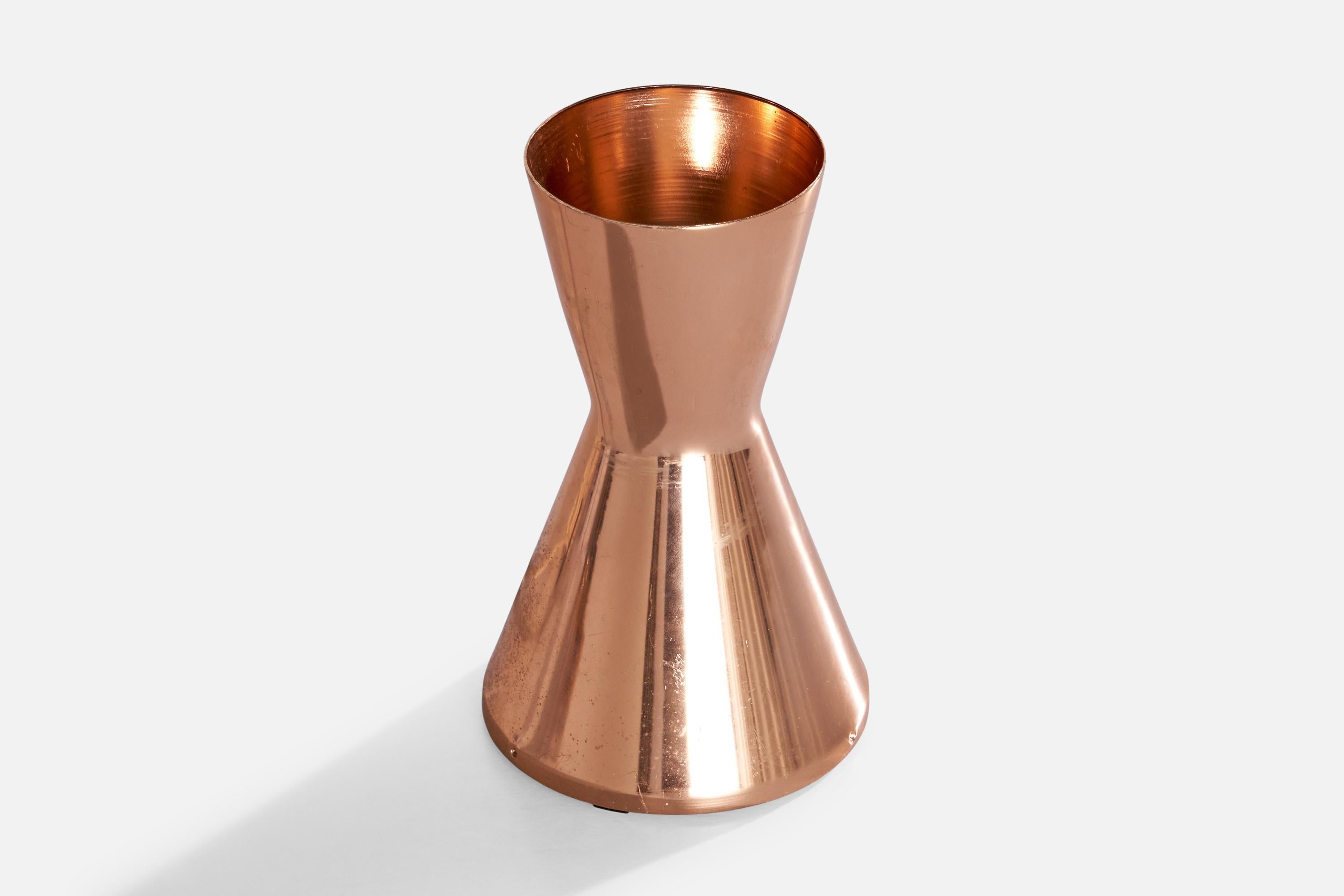 Mid-Century Modern Italian Designer, Table Lamp, Copper, Italy, 1960s For Sale