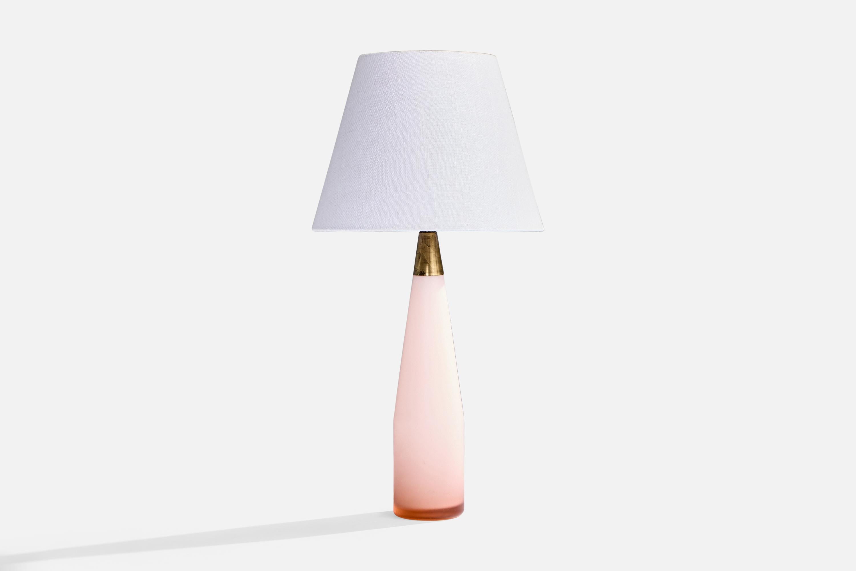 Lampada da tavolo in ottone e vetro opalino di Murano di colore rosa, progettata e prodotta in Italia, anni '40 circa.

Dimensioni della lampada con paralume (pollici): 20.0 
