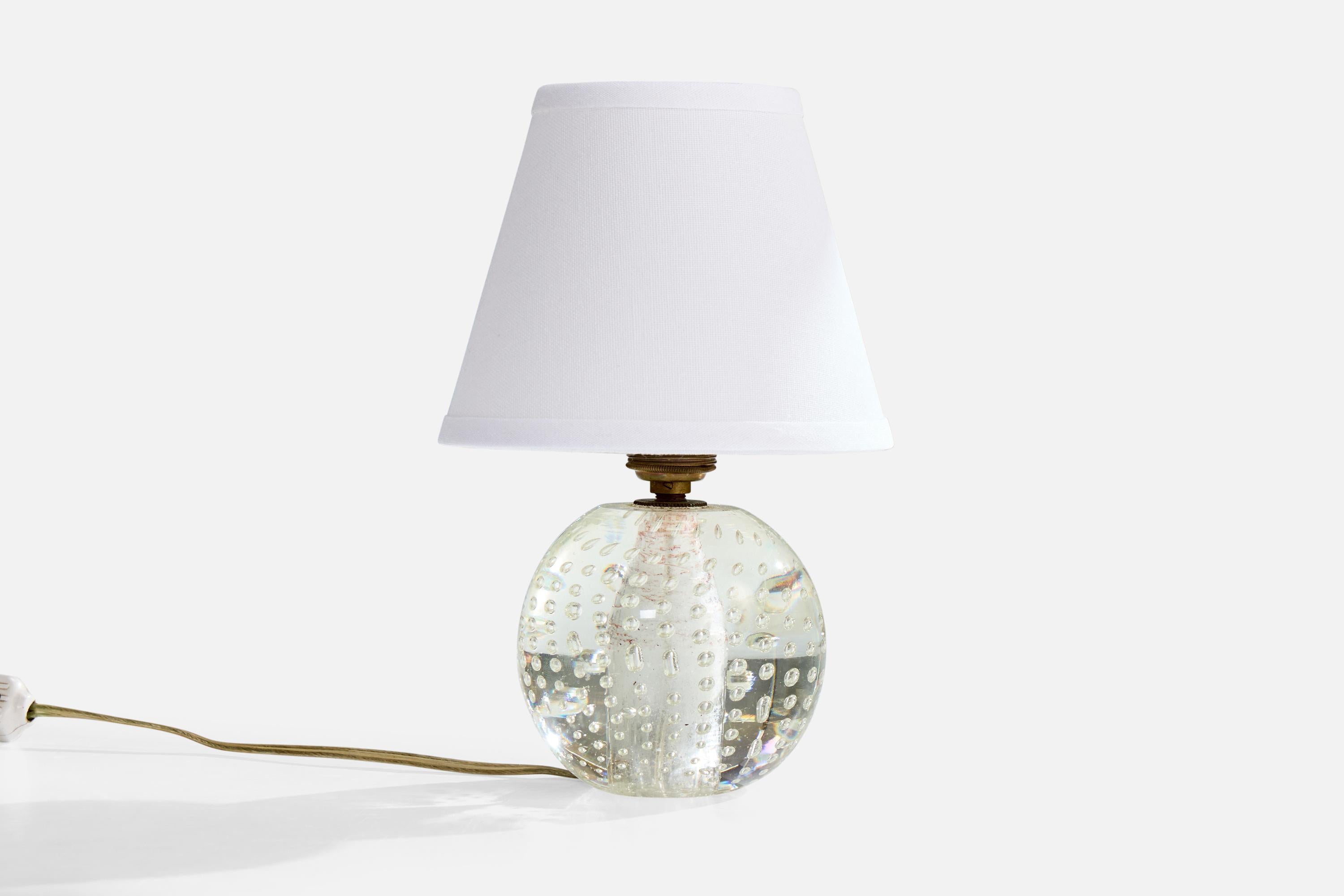 Lampe de table en verre de Murano et en laiton, conçue et produite en Italie, C.C. 1940.

Dimensions de la lampe (pouces) : 5.25 