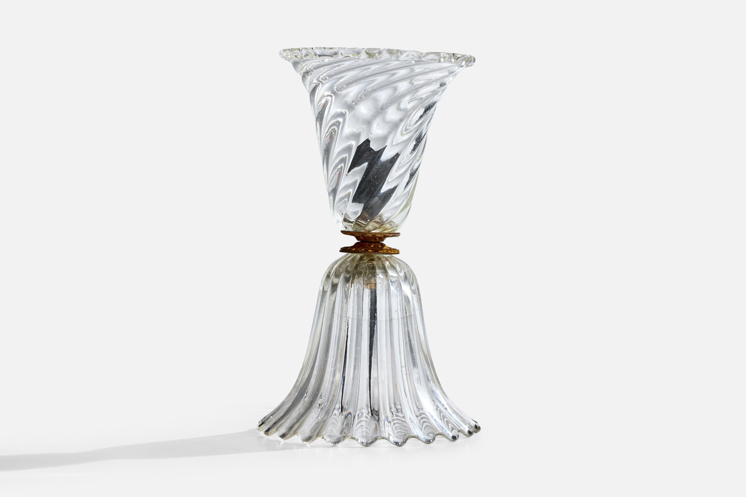 Lámpara de sobremesa de cristal de murano y latón, diseñada y fabricada en Italia, c. década de 1940.

Pequeñas abolladuras en el cristal en dos lugares, como se ilustra.

Dimensiones de la lámpara (pulgadas): 11,125
