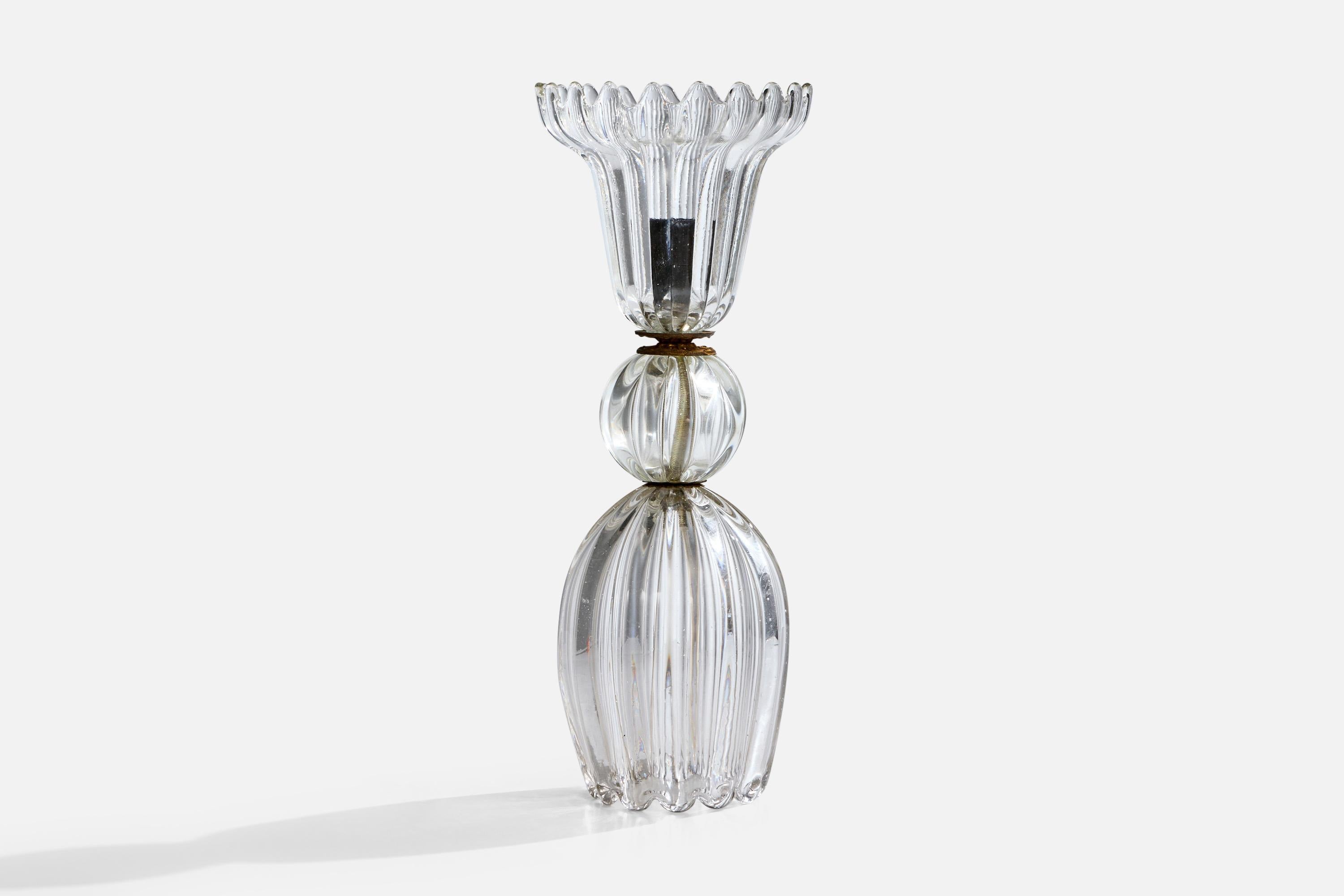 Lampe de table en verre de Murano et en laiton, conçue et produite en Italie, C.C. 1940.

Dimensions de la lampe (pouces) : 15.65