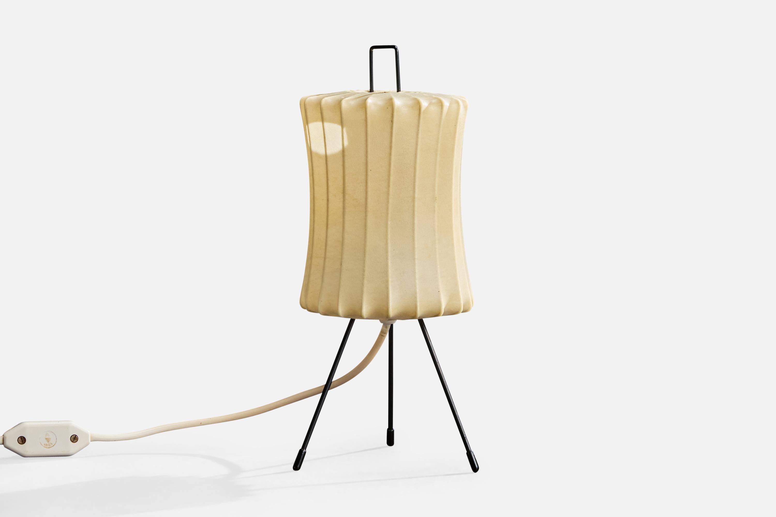 A polymer resin and black-lacquered metal table lamp designed and produced in Italy, c. 1960s.

Dimensions of Lamp (inches): 11.75