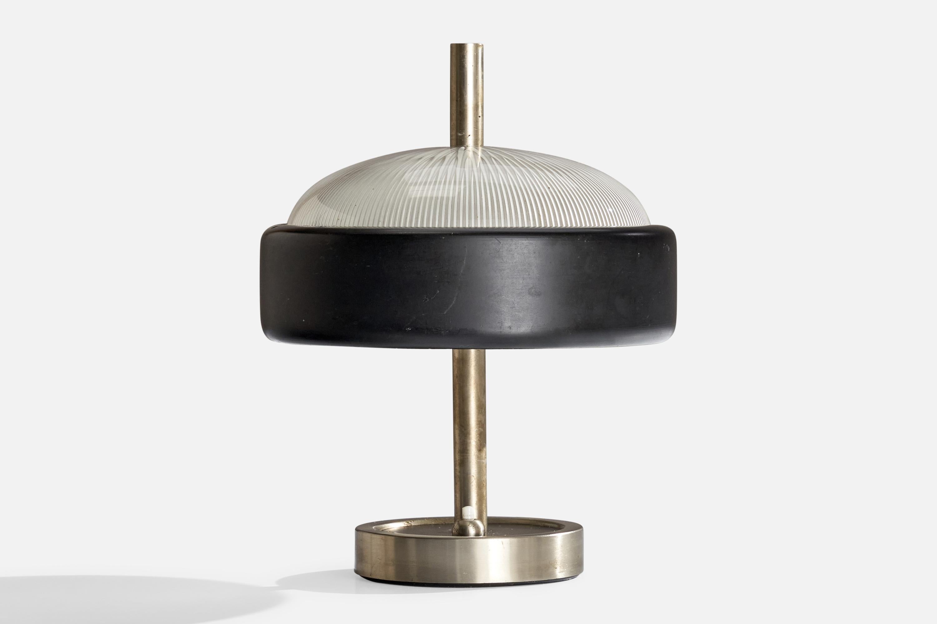 Lámpara de sobremesa de acero, metal lacado en negro y cristal, diseñada y fabricada en Italia, c. 1960.

Dimensiones de la lámpara con pantalla (pulgadas): 10,5