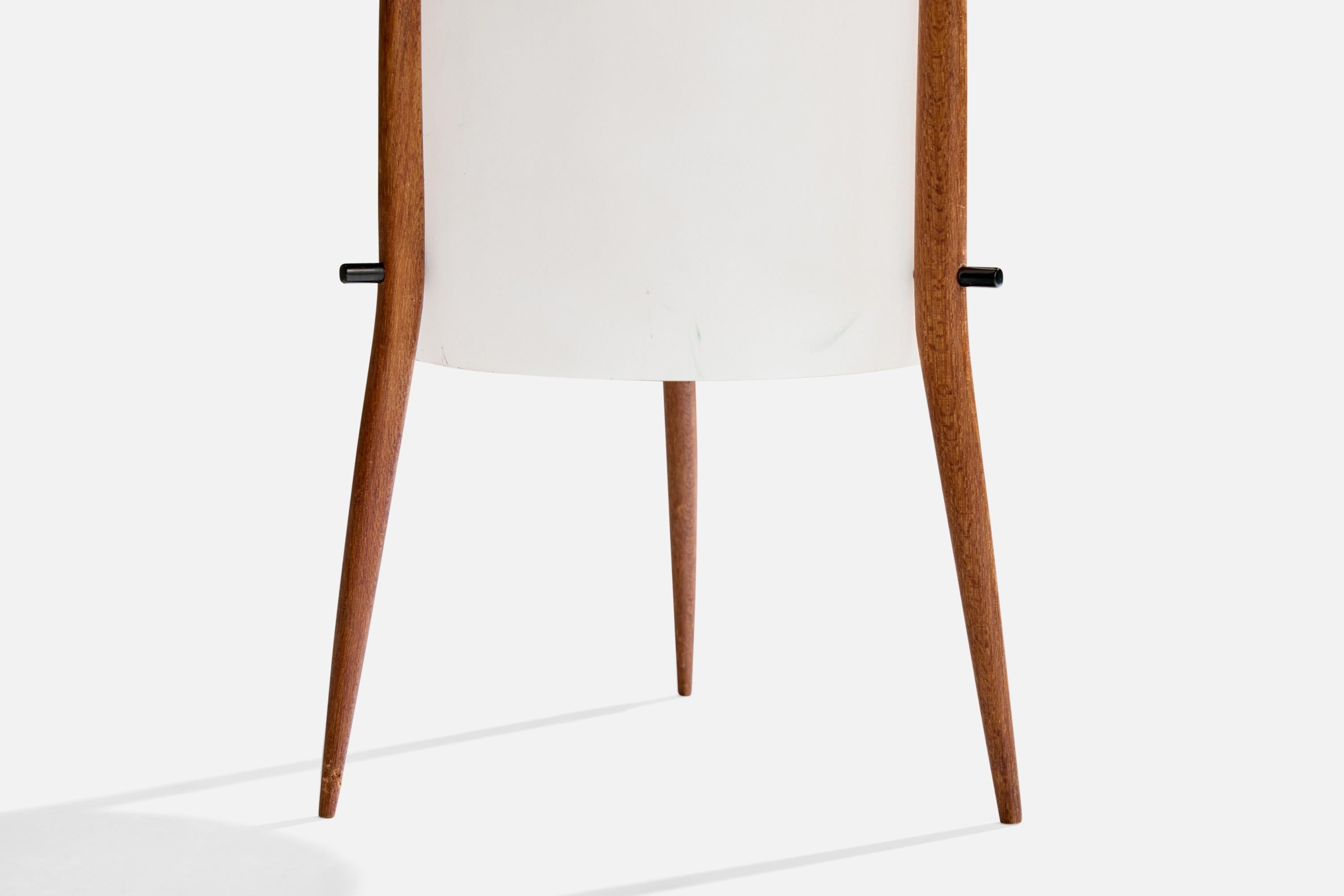 Métal Designer italien, lampe de table, teck, acrylique, métal, Italie, années 1960 en vente