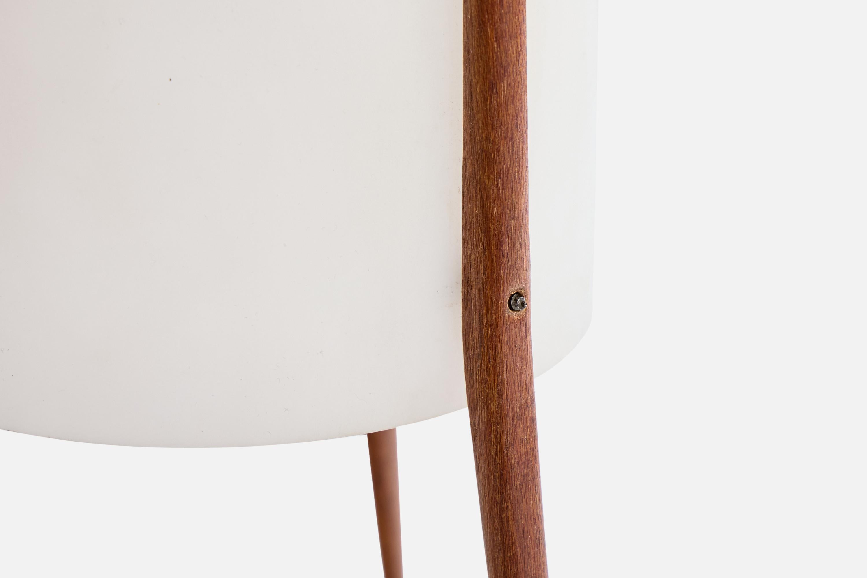 Designer italien, lampe de table, teck, acrylique, métal, Italie, années 1960 en vente 2