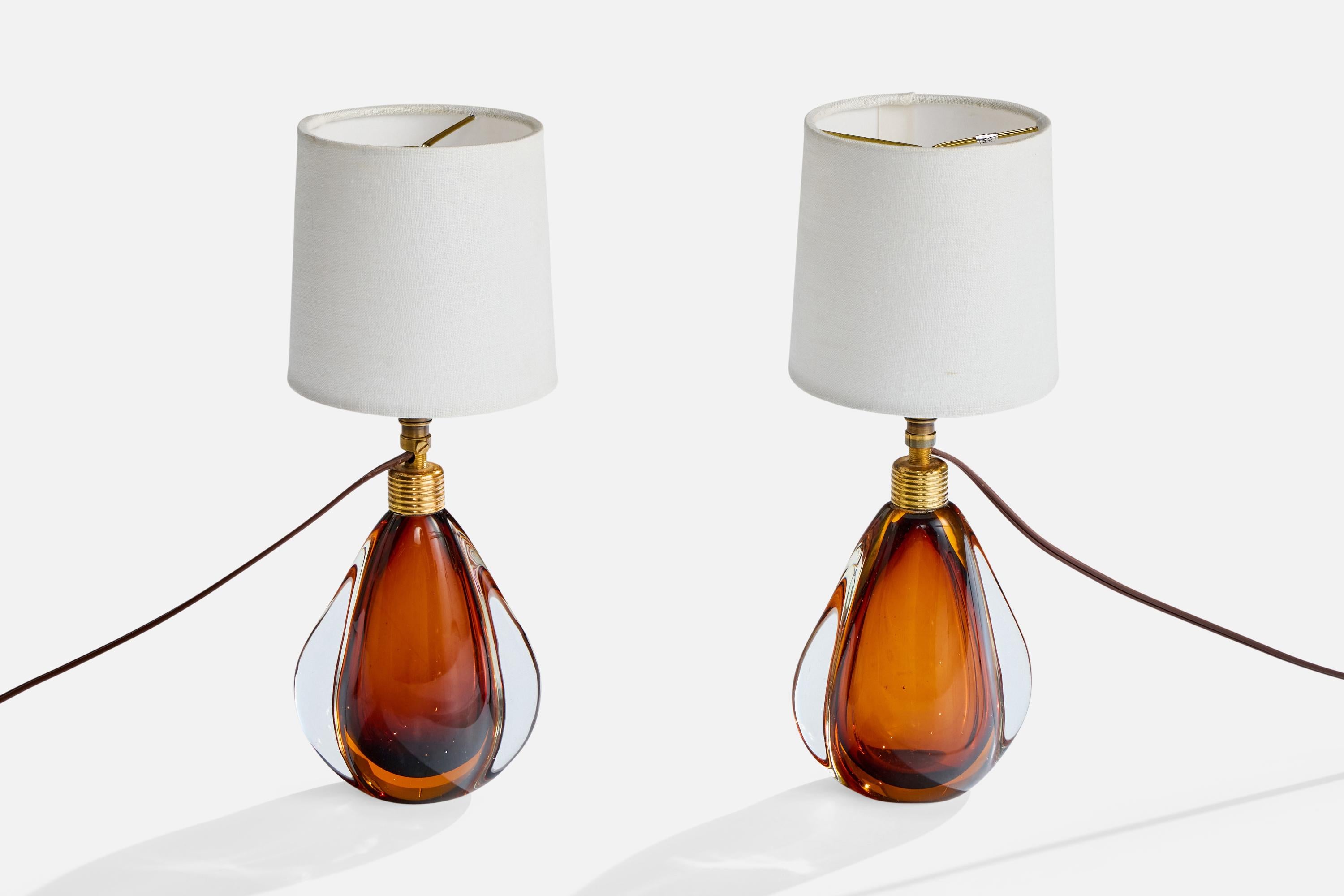 Mid-Century Modern Designer italien, lampes de table, laiton, verre, tissu, Italie, années 1950 en vente