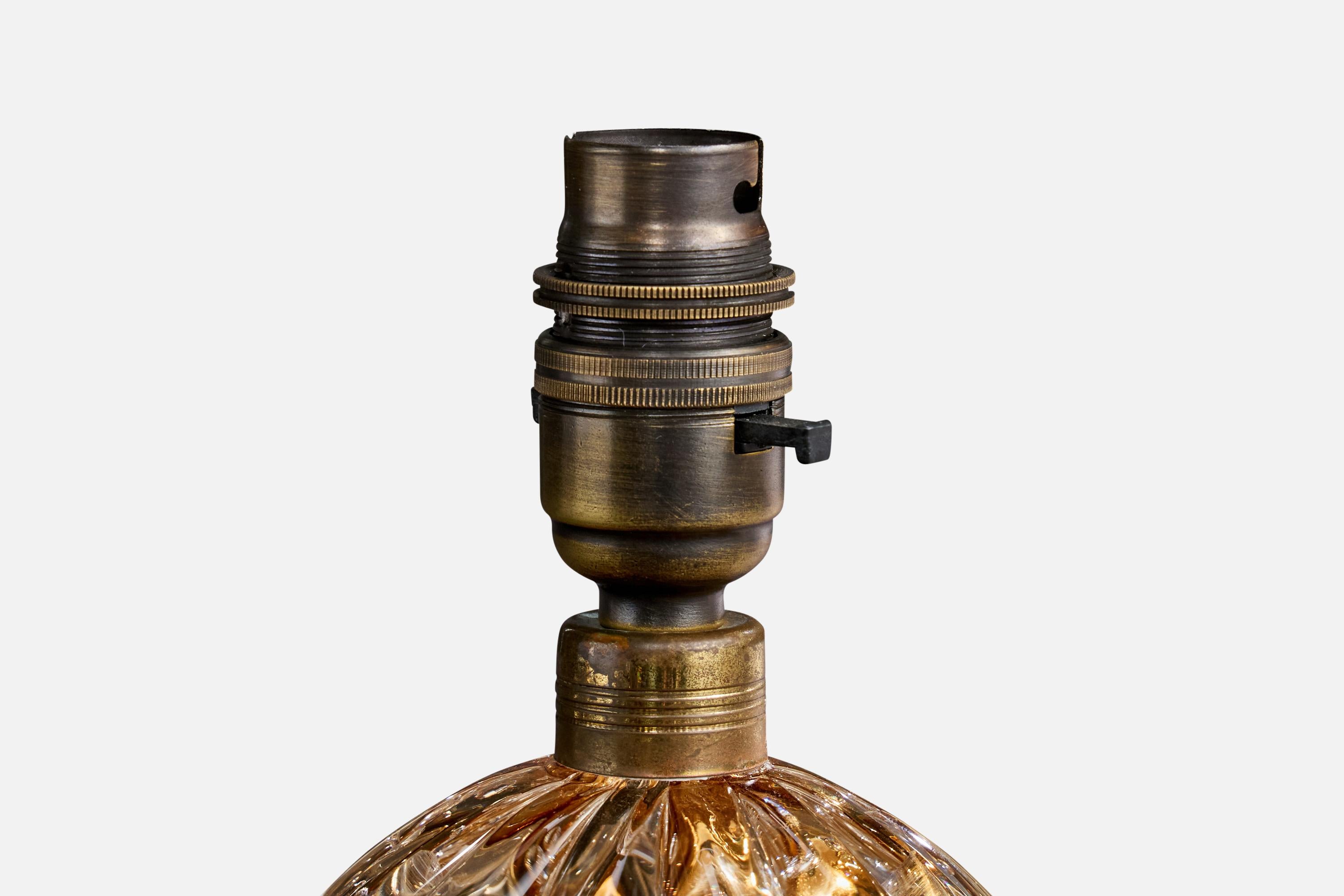 Laiton Designer italien, lampes de table, laiton, verre, tissu, Italie, années 1950 en vente