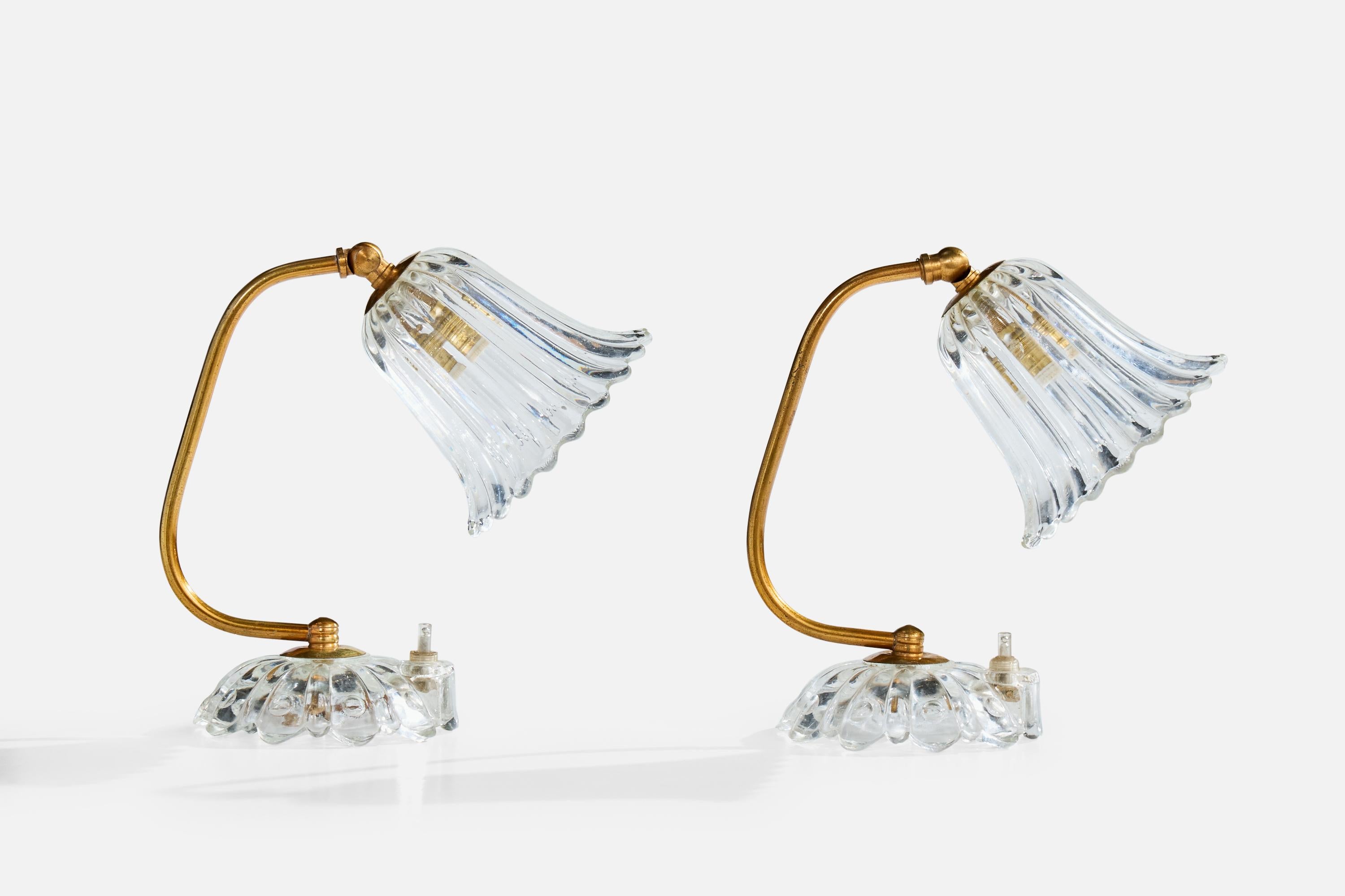 Paire de lampes de table réglables en laiton et en verre de Murano, conçues et produites en Italie, C.1940.

Dimensions de la lampe (pouces) : 8.25 