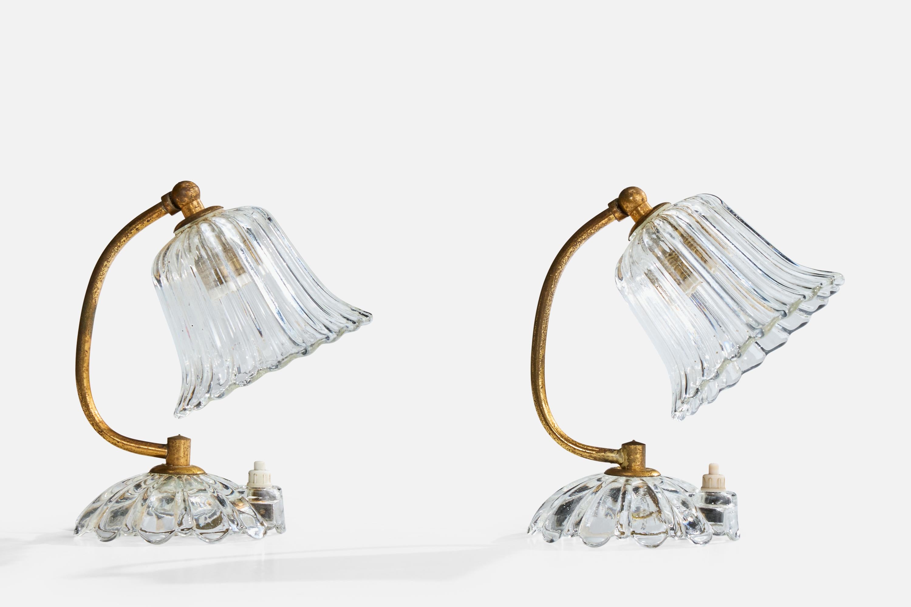 Paire de lampes de table réglables en laiton et en verre de Murano, conçues et produites en Italie, C.1940.

Dimensions de la lampe (pouces) : 7.25 