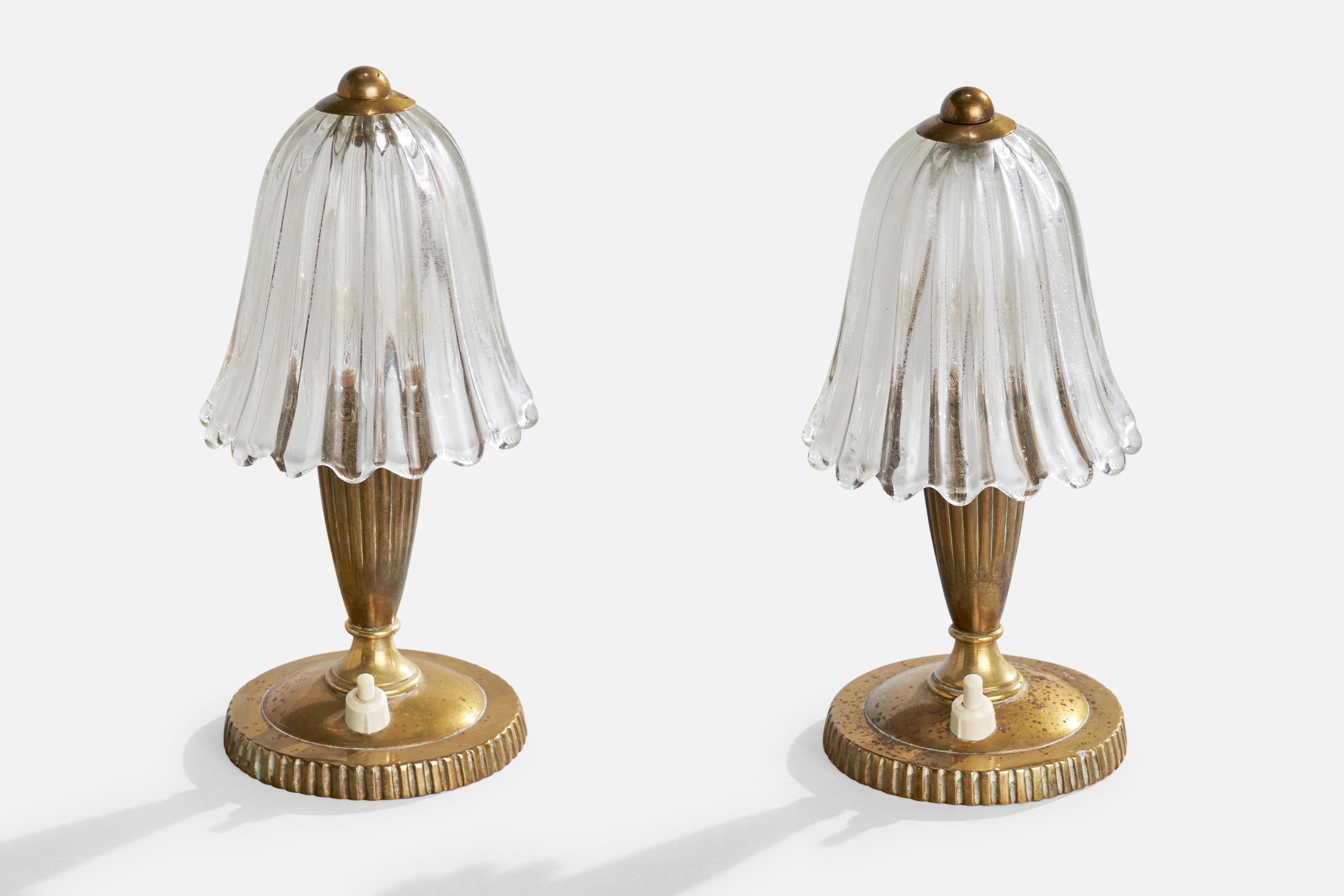 Italienische Designerin, Tischlampen, Messing, Glas, Italien, 1940er Jahre im Zustand „Gut“ in High Point, NC