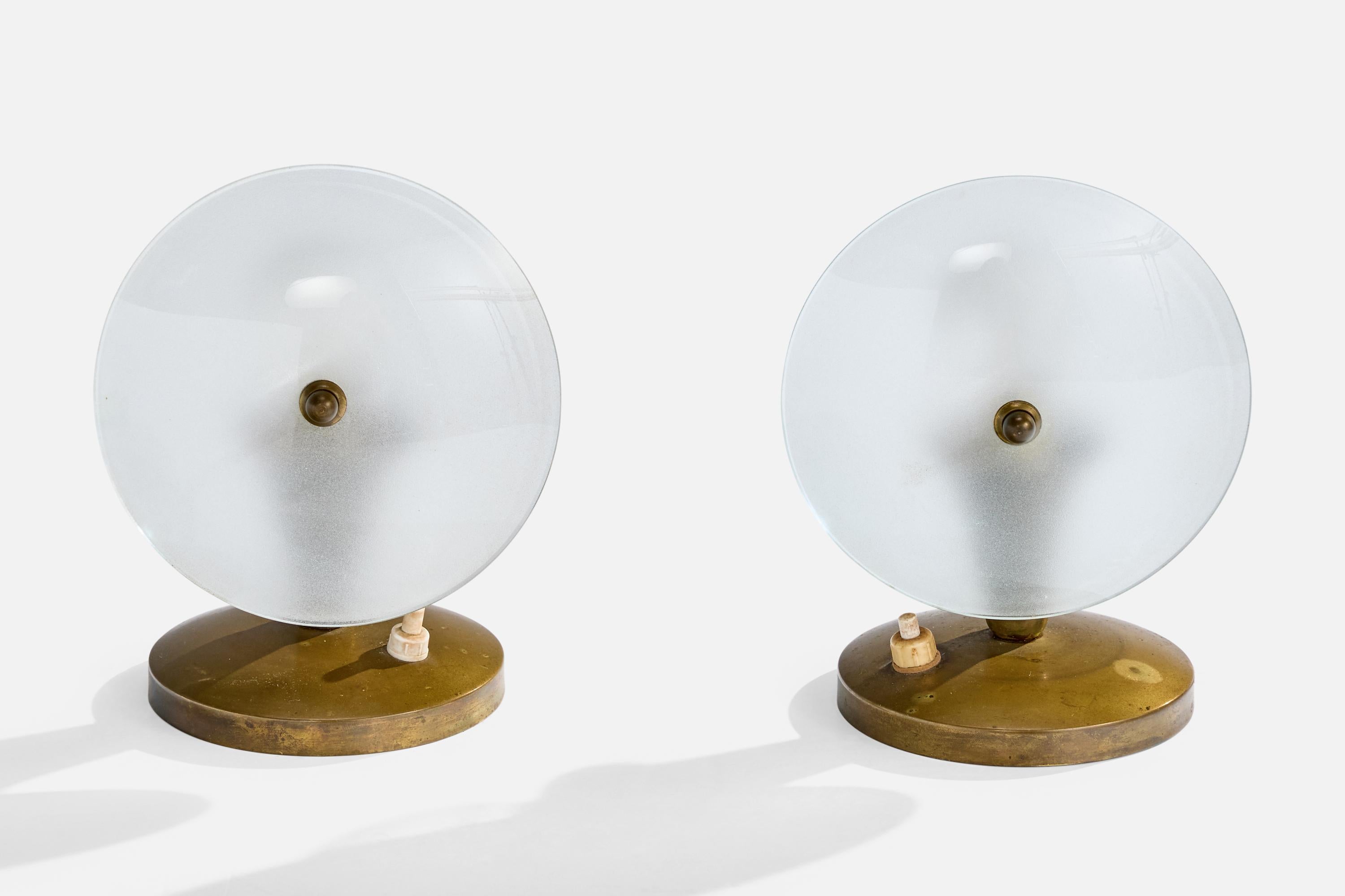 Mid-Century Modern Designer italien, lampes de table, laiton, verre, Italie, années 1940 en vente