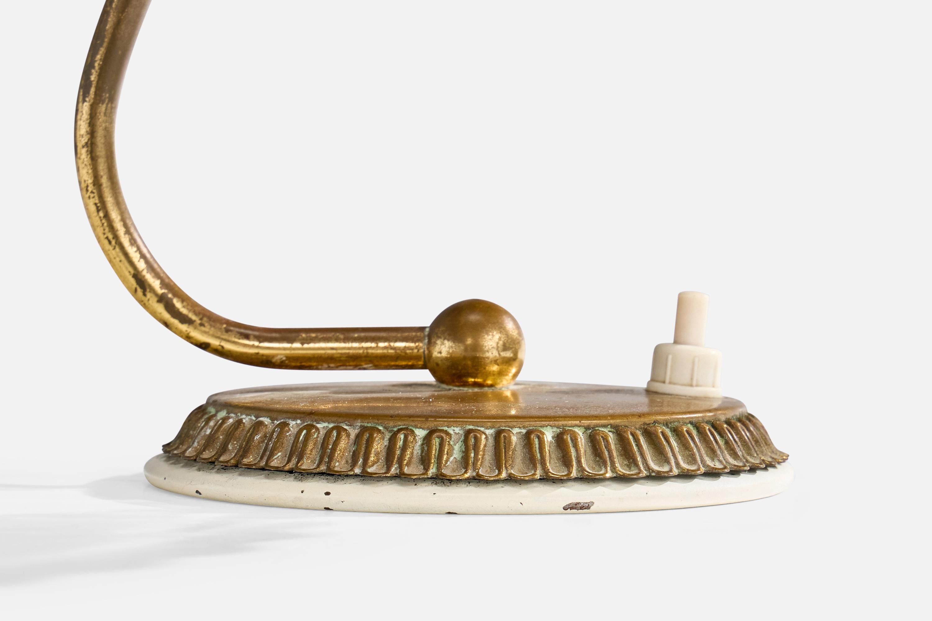 Mid-Century Modern Designer italien, lampes de table, laiton, verre, Italie, années 1940 en vente