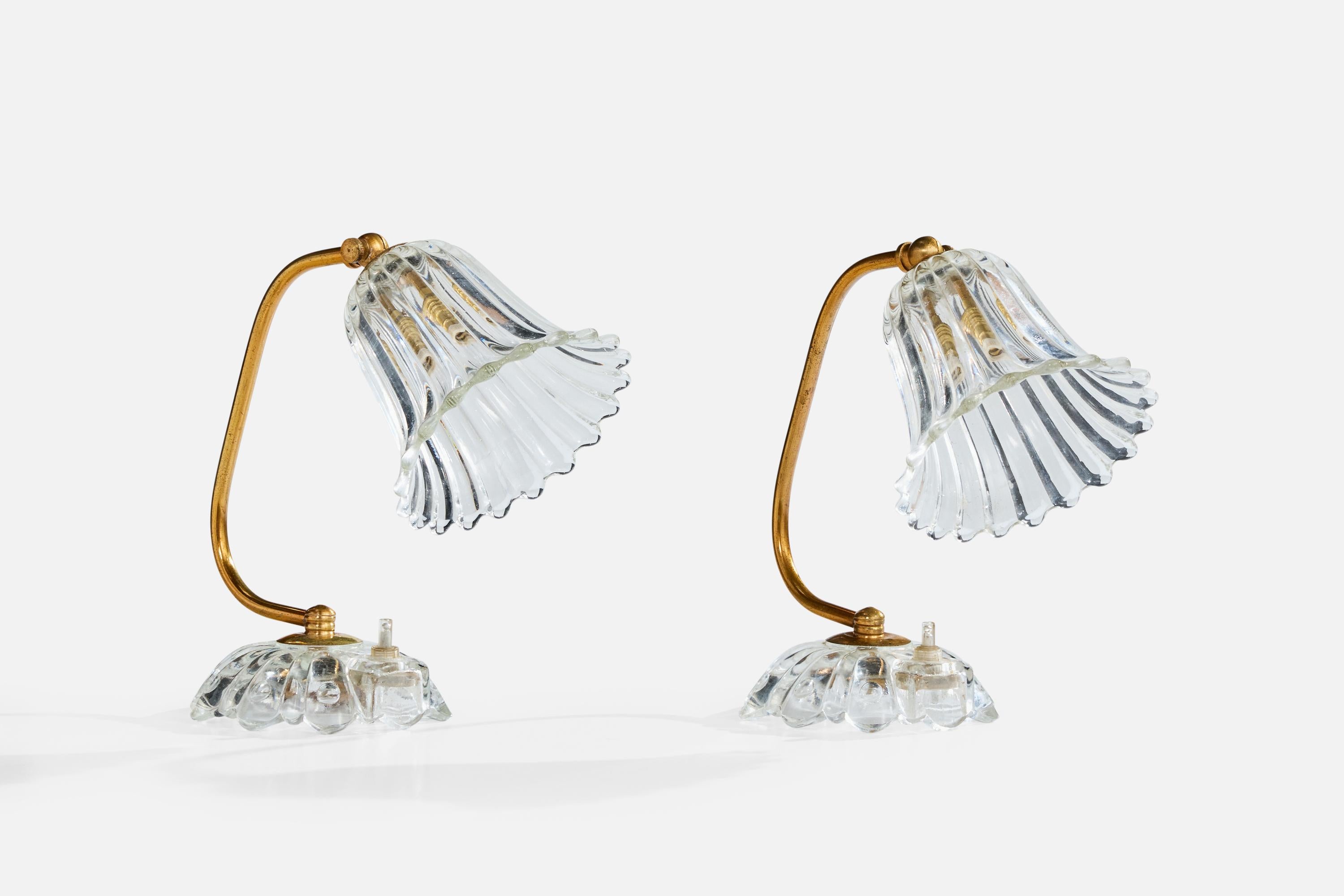 Mid-Century Modern Designer italien, lampes de table, laiton, verre, Italie, années 1940 en vente