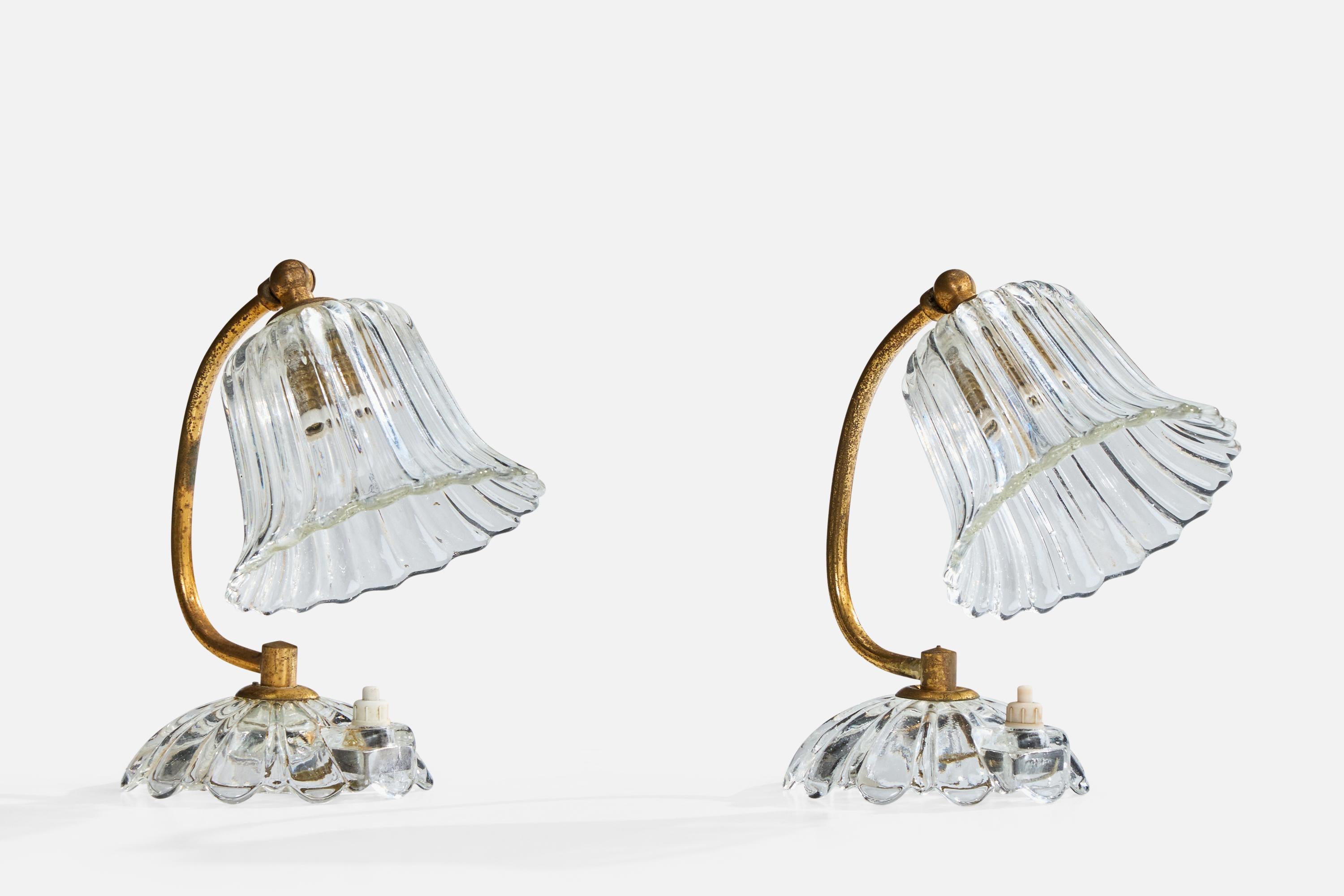 Mid-Century Modern Designer italien, lampes de table, laiton, verre, Italie, années 1940 en vente