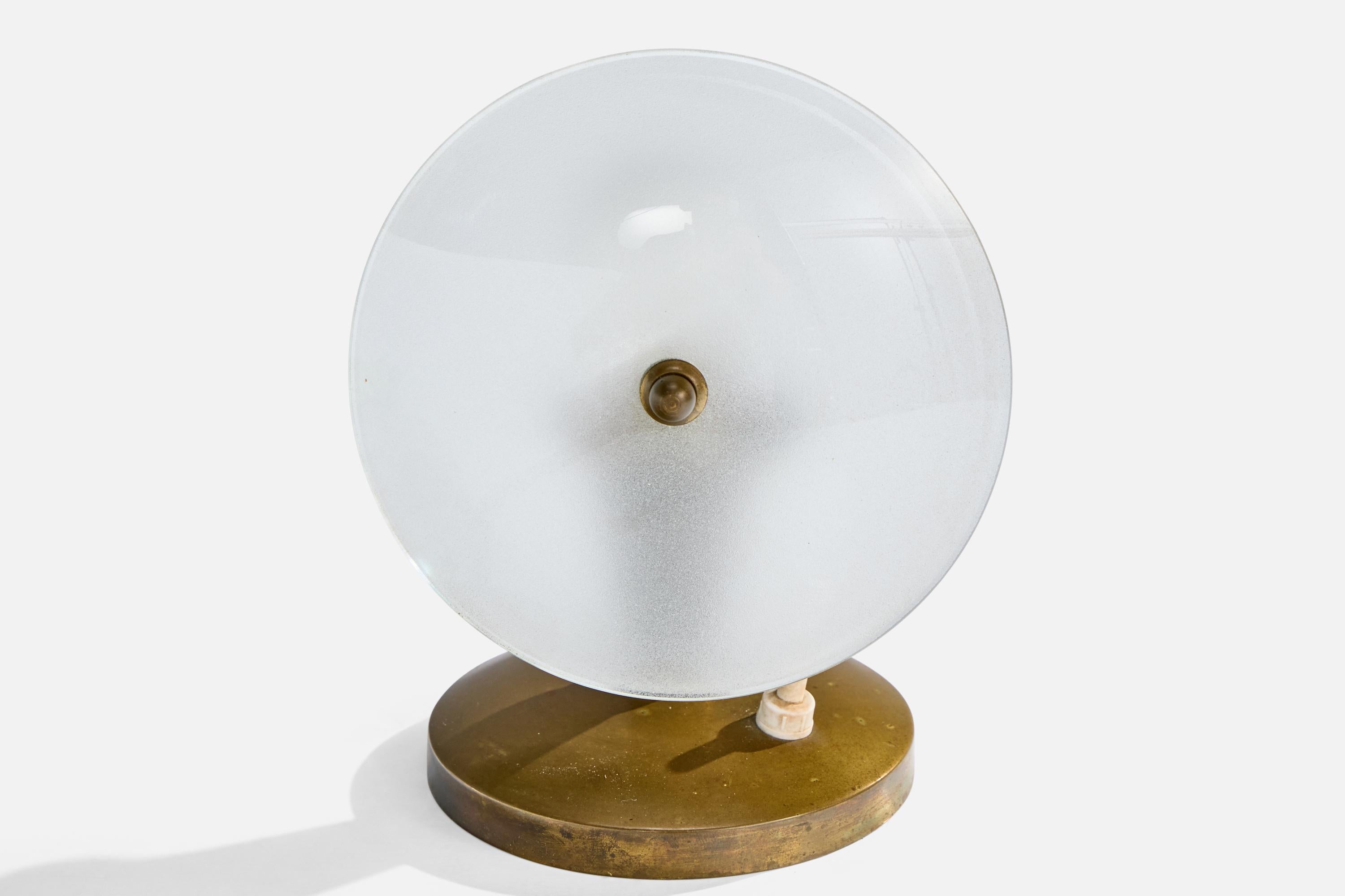 Suédois Designer italien, lampes de table, laiton, verre, Italie, années 1940 en vente