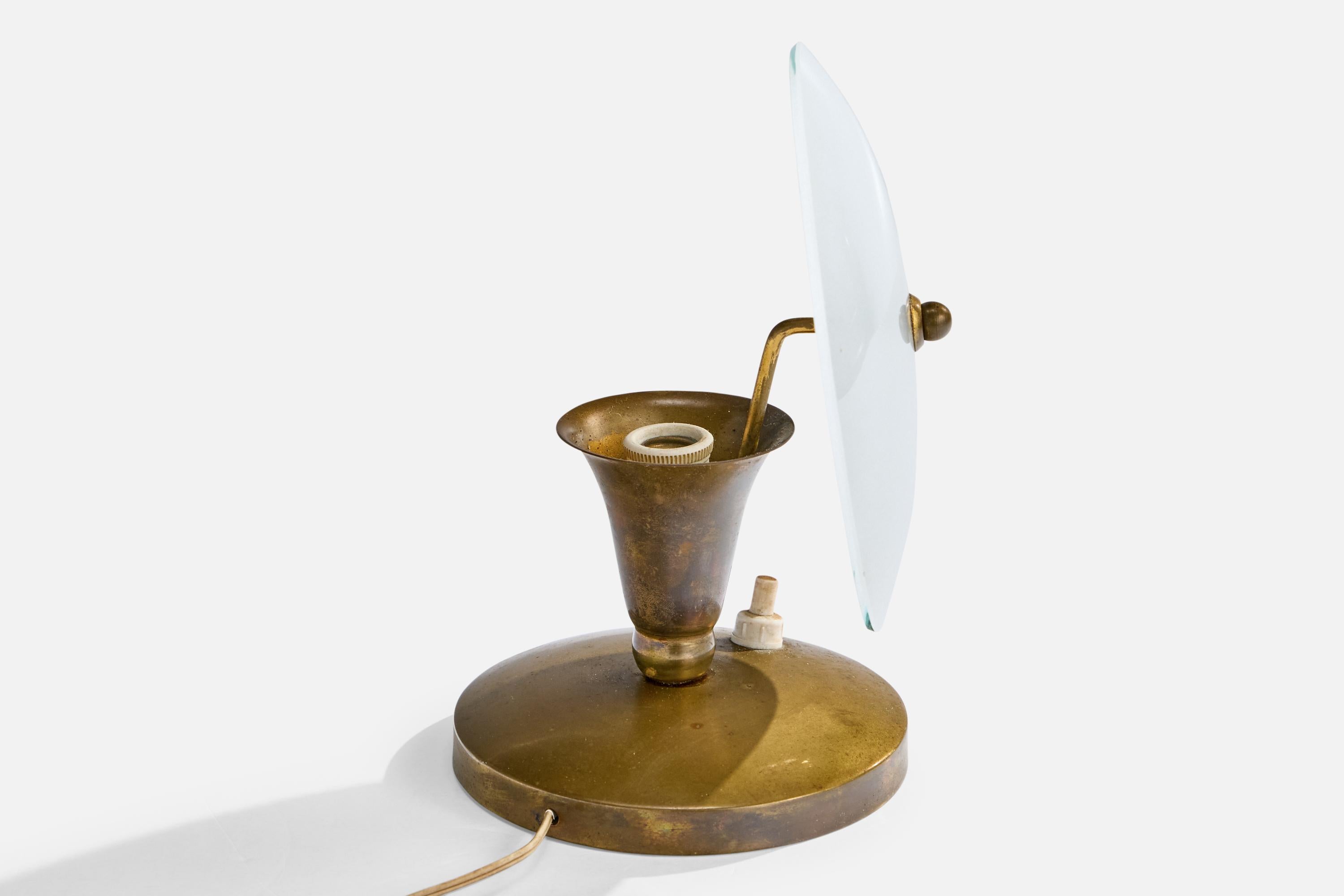 Designer italien, lampes de table, laiton, verre, Italie, années 1940 Bon état - En vente à High Point, NC