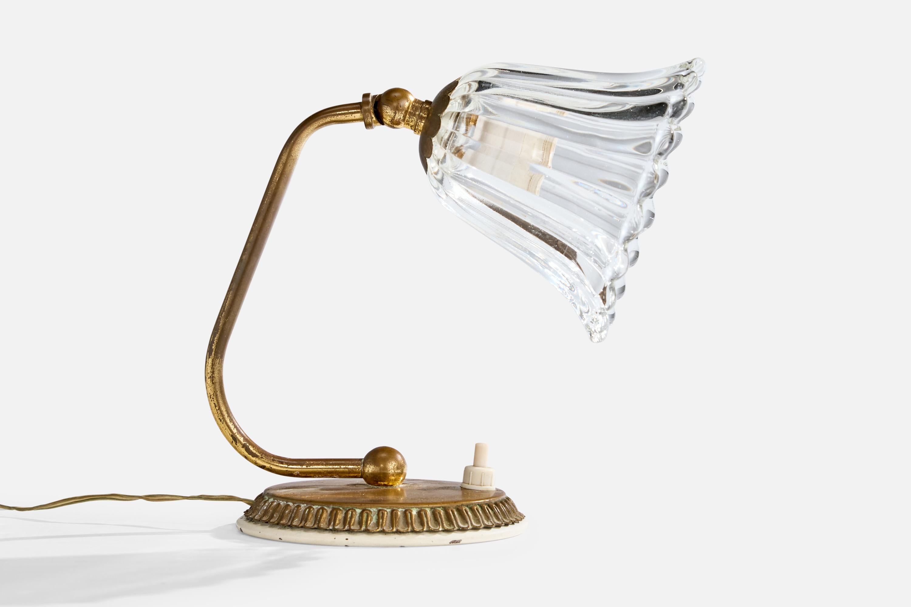 Milieu du XXe siècle Designer italien, lampes de table, laiton, verre, Italie, années 1940 en vente