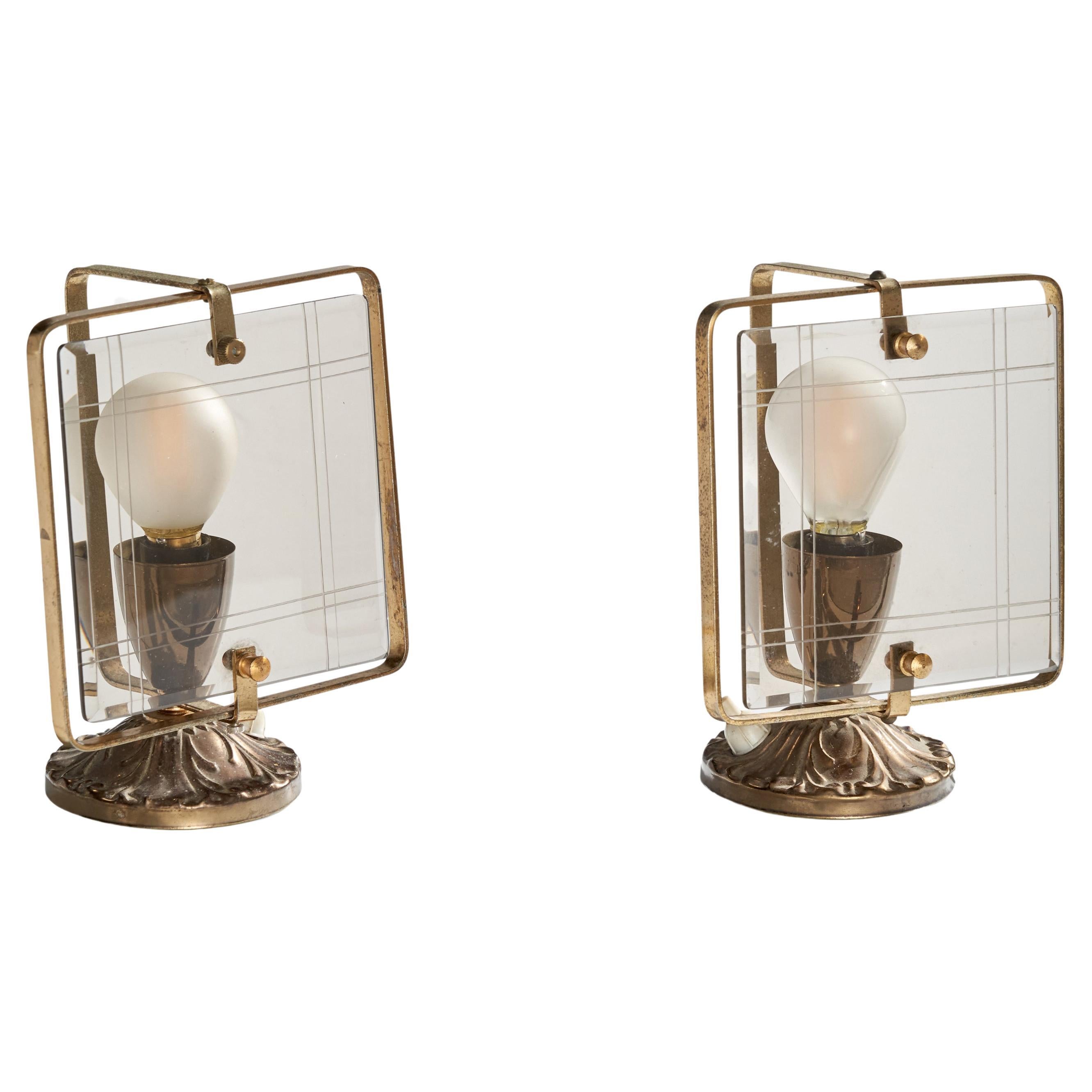 Designer italiano, lampade da tavolo, ottone, vetro, Italia, anni '40