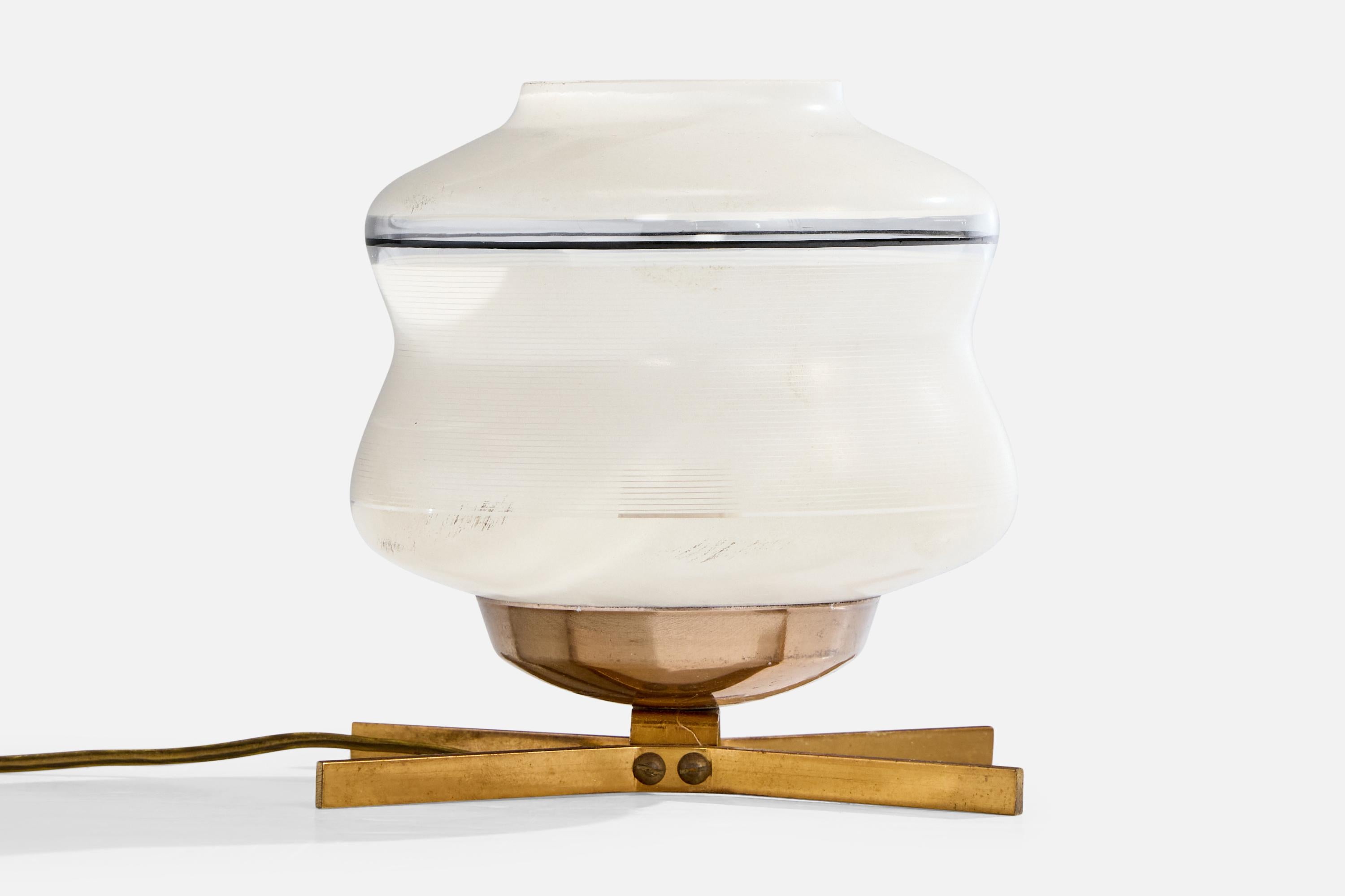 Diseñador italiano, Lámparas de mesa, Latón, Vidrio, Italia, Años 50 en Bueno estado para la venta en High Point, NC