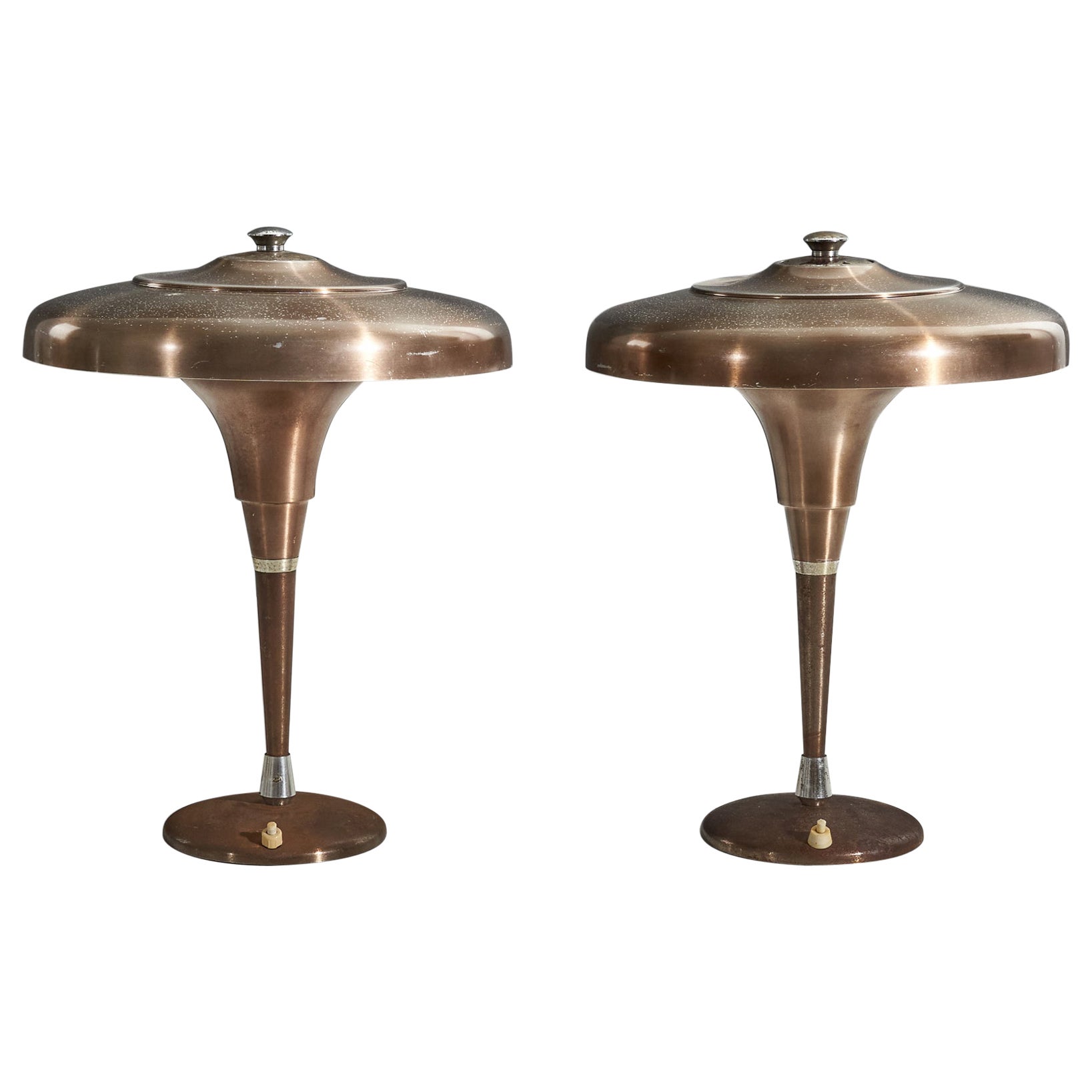 Diseñador italiano, Lámparas de mesa, Latón, Italia, Década de 1940