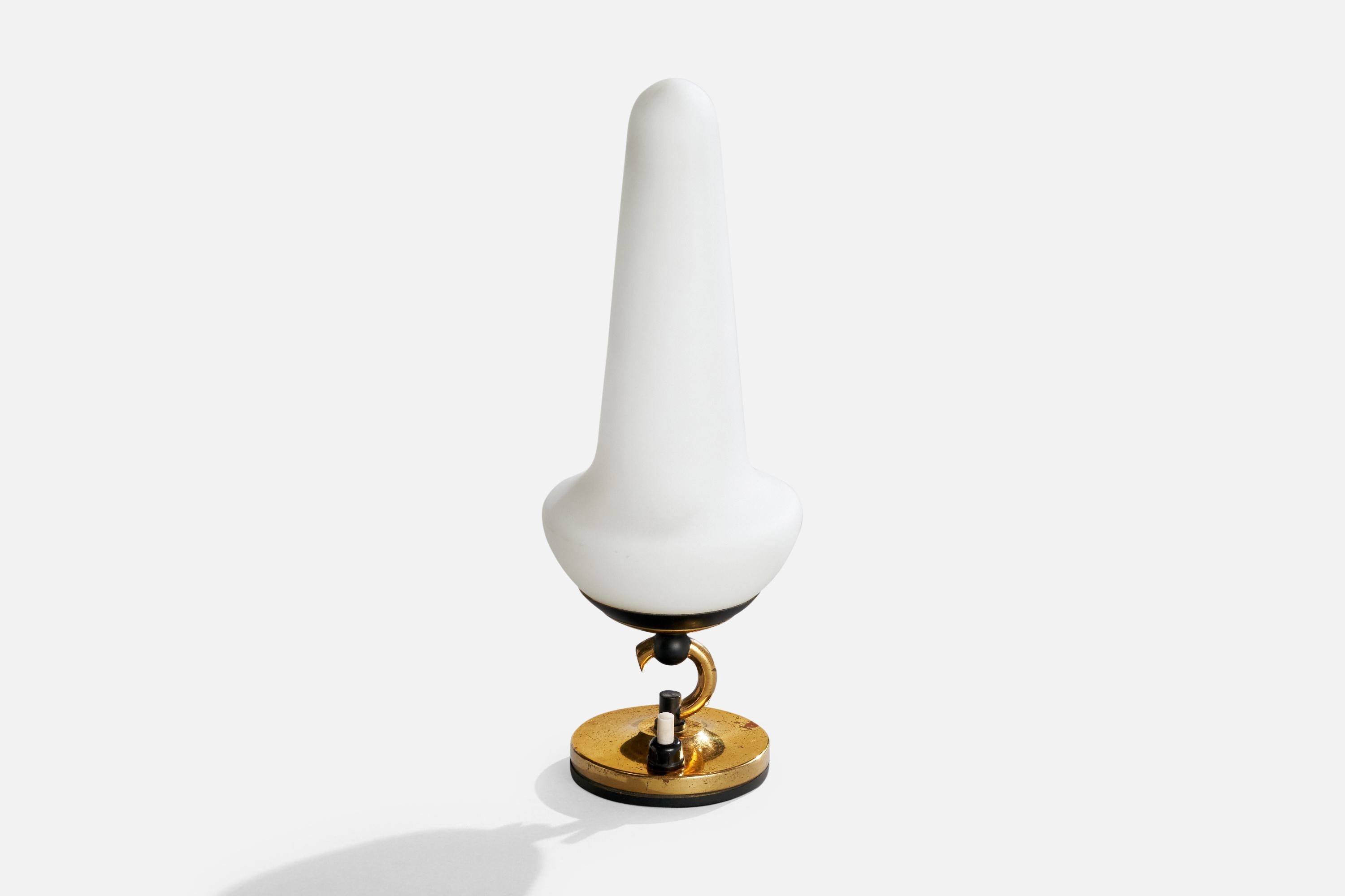 Milieu du XXe siècle Designer italien, lampes de table, laiton, métal, verre, Italie, années 1960 en vente